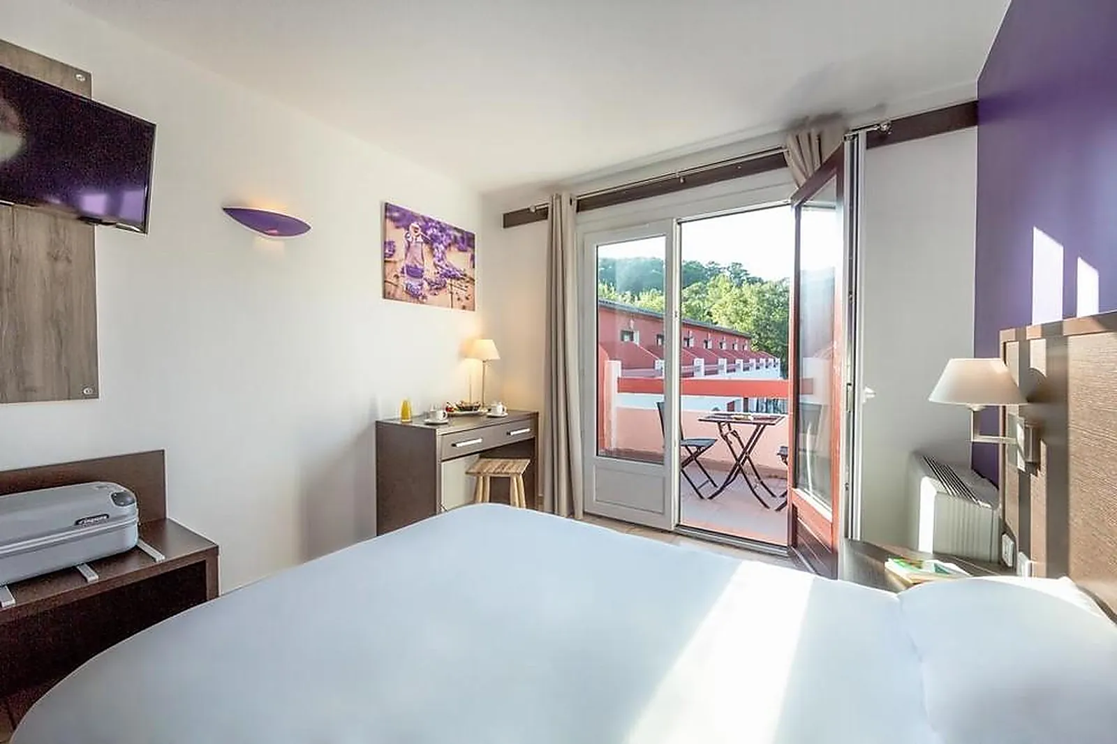 Lieux événementiels, LES PINS BLANCS