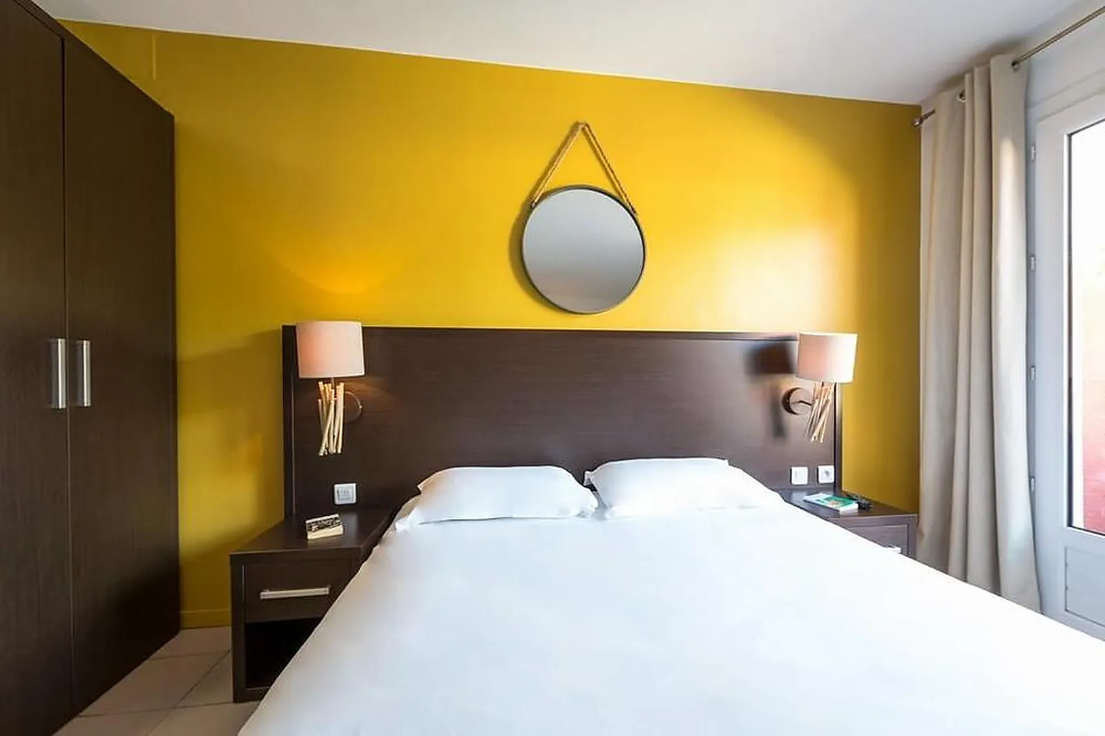 Lieux événementiels, LES PINS BLANCS