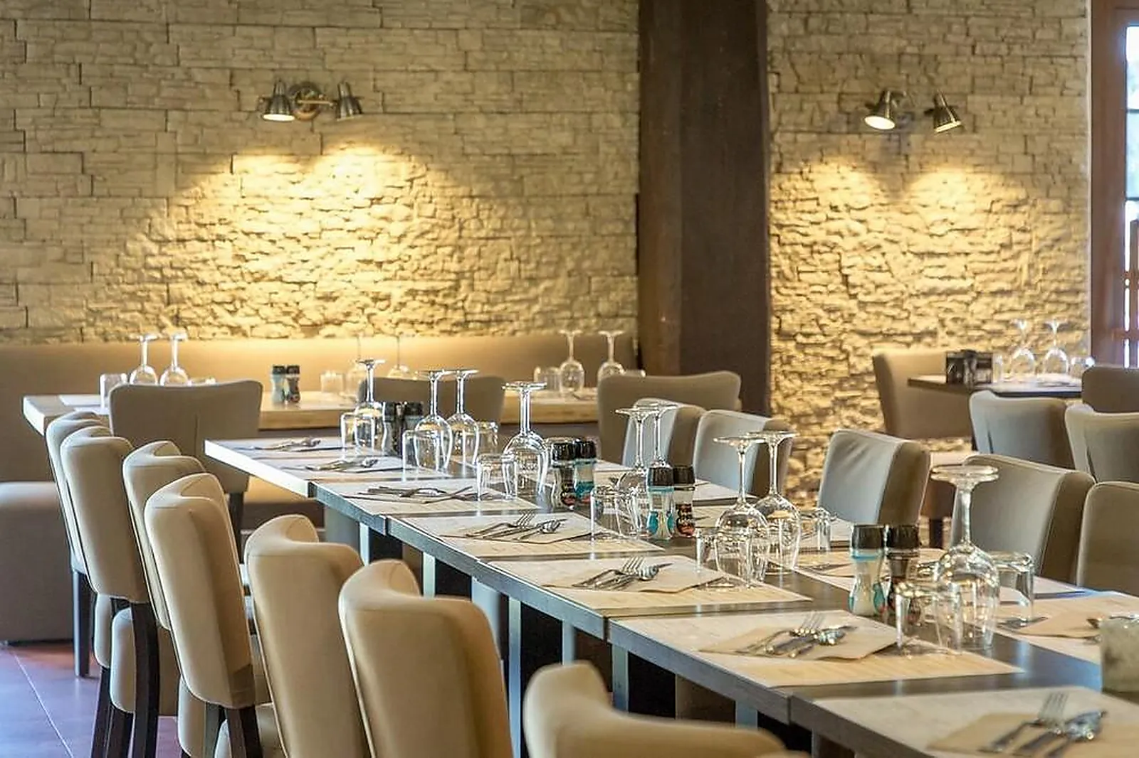 Lieux événementiels, LES PINS BLANCS