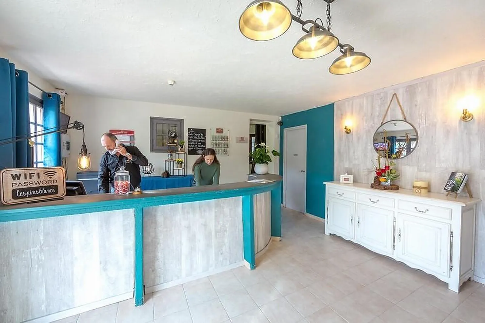 Lieux événementiels, LES PINS BLANCS