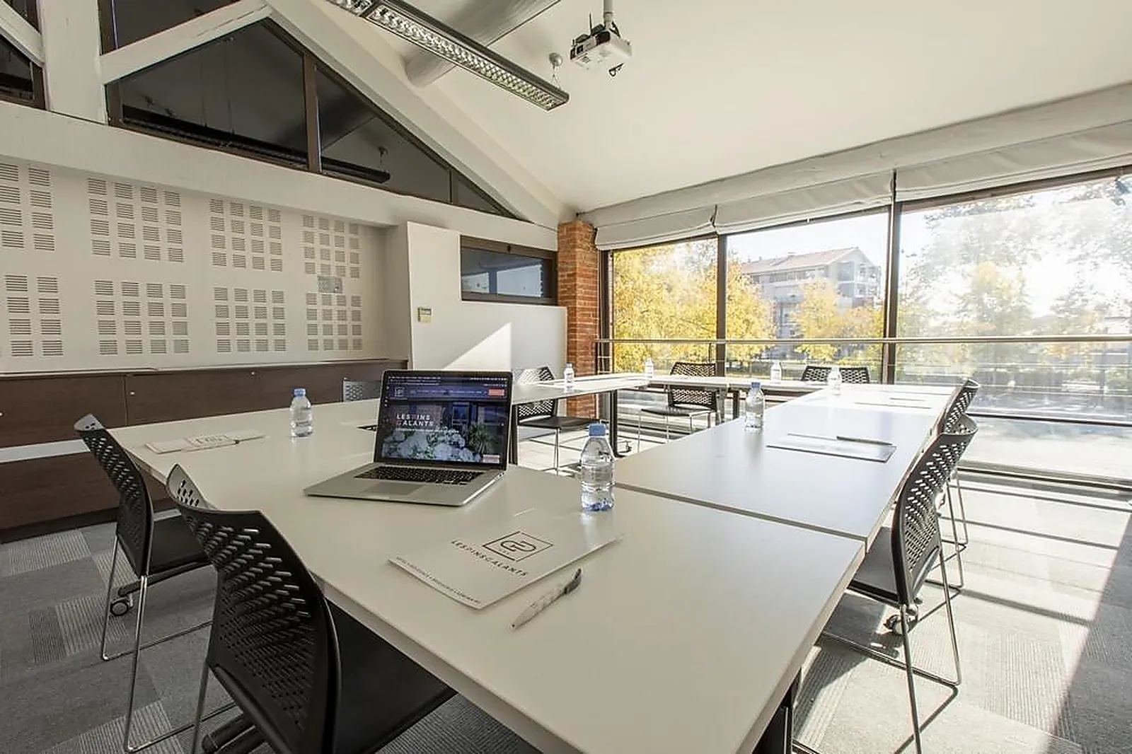 Lieux événementiels, LES PINS GALANTS