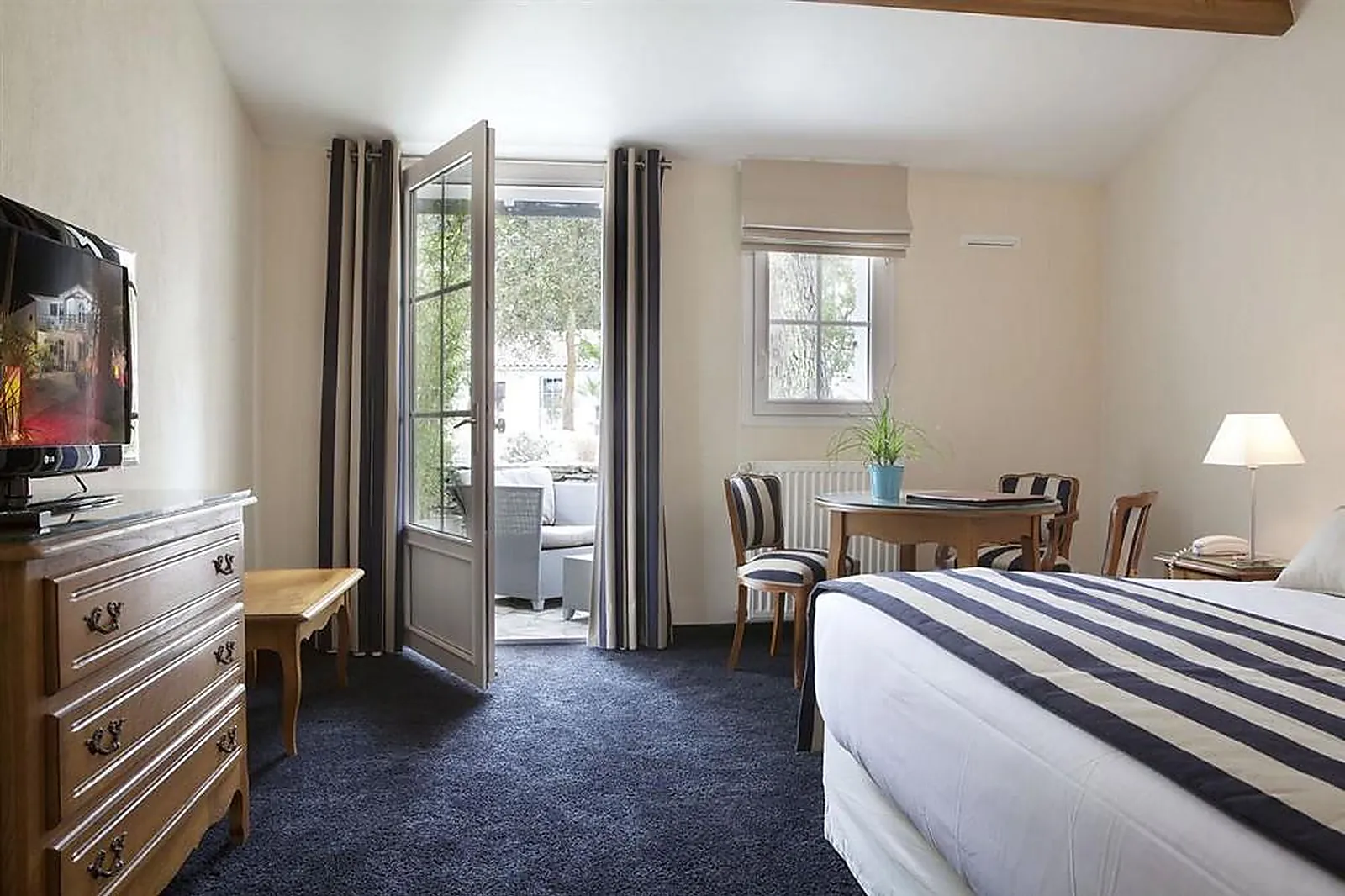 Lieux événementiels, LES PRATEAUX