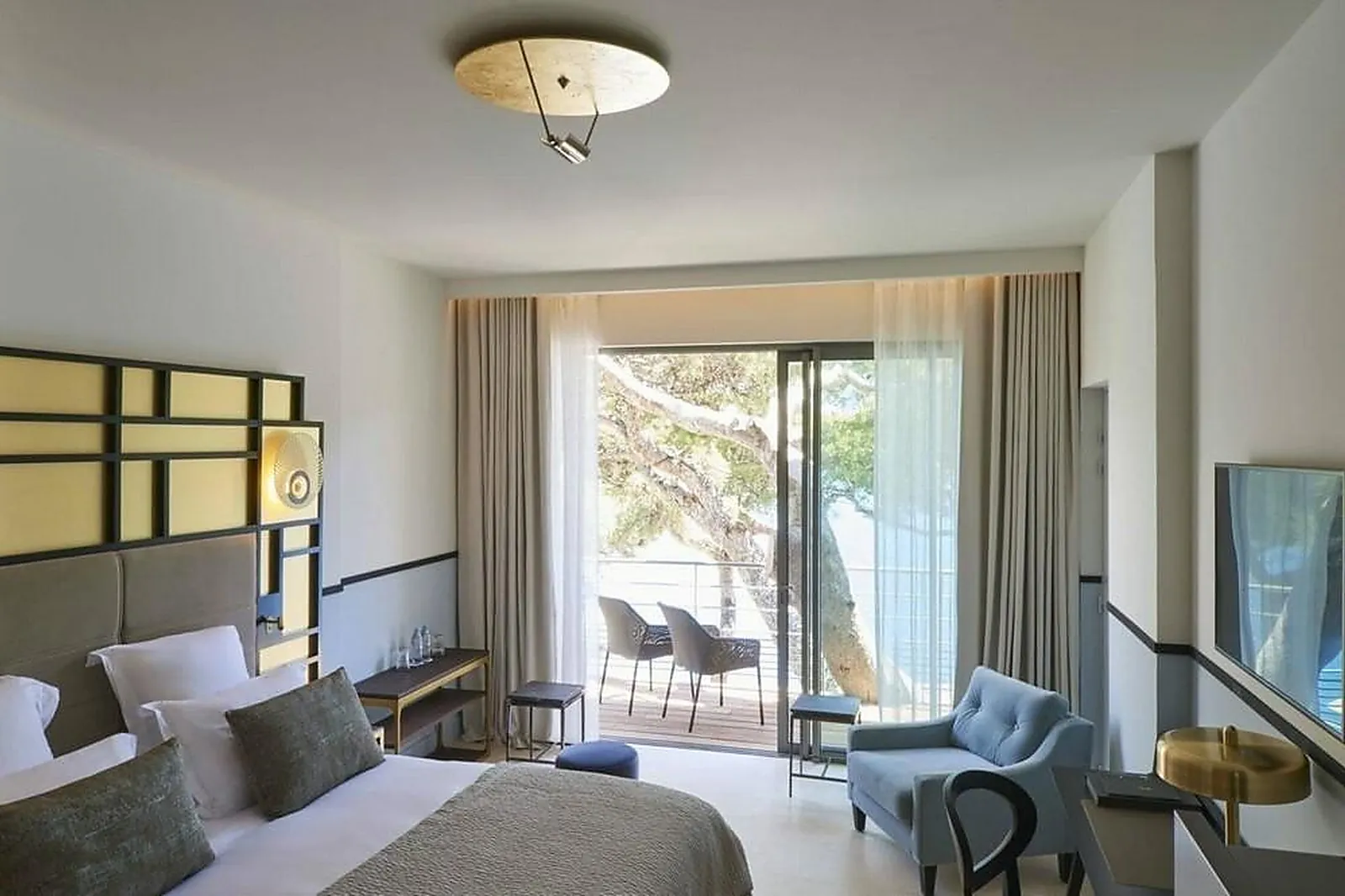 Lieux événementiels, LES ROCHES BLANCHES