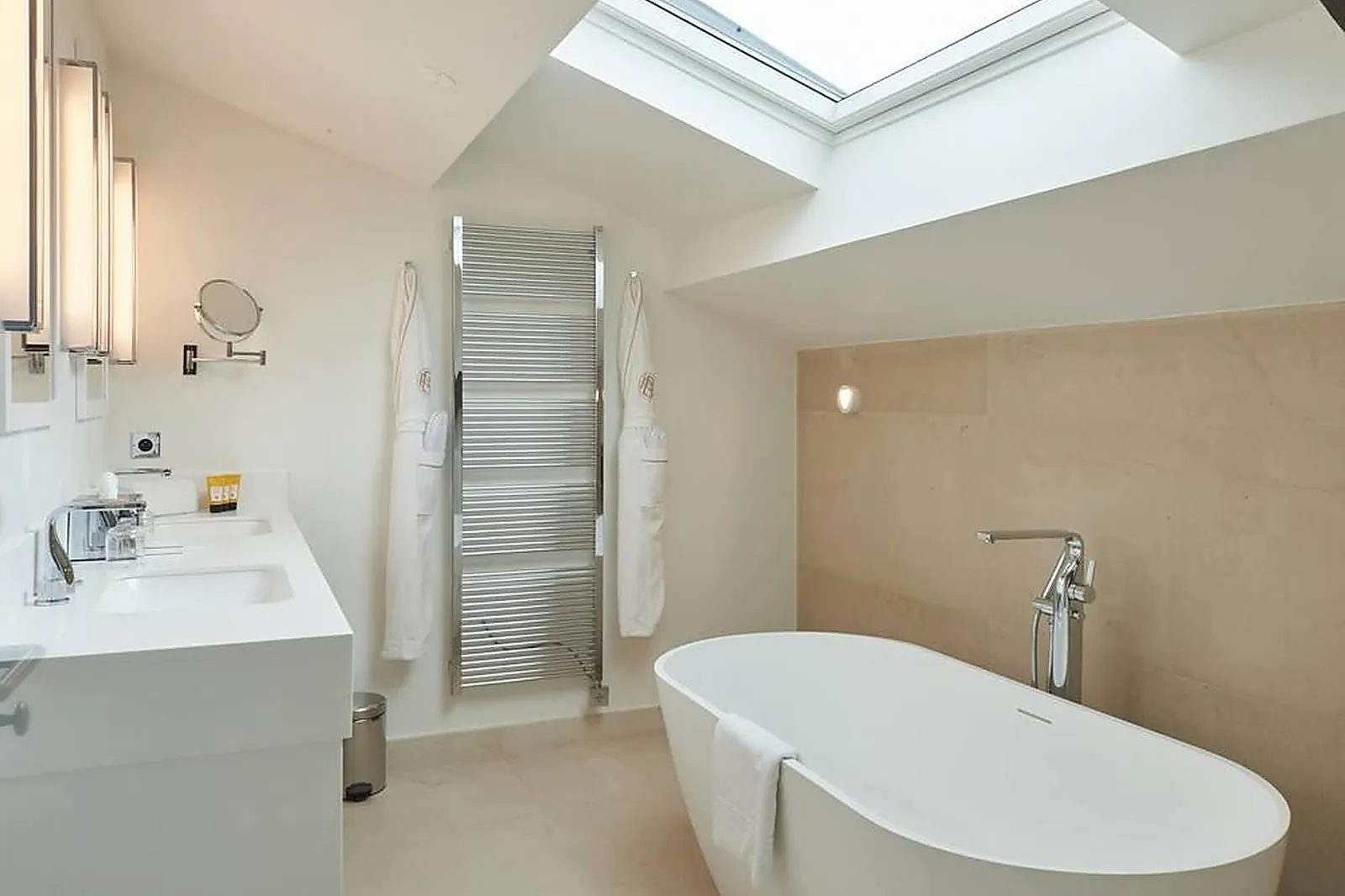 Lieux événementiels, LES ROCHES BLANCHES