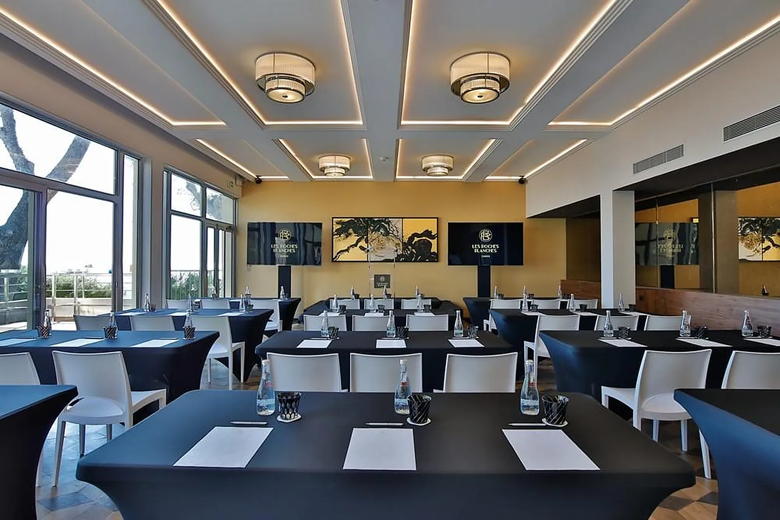 Lieux événementiels, LES ROCHES BLANCHES