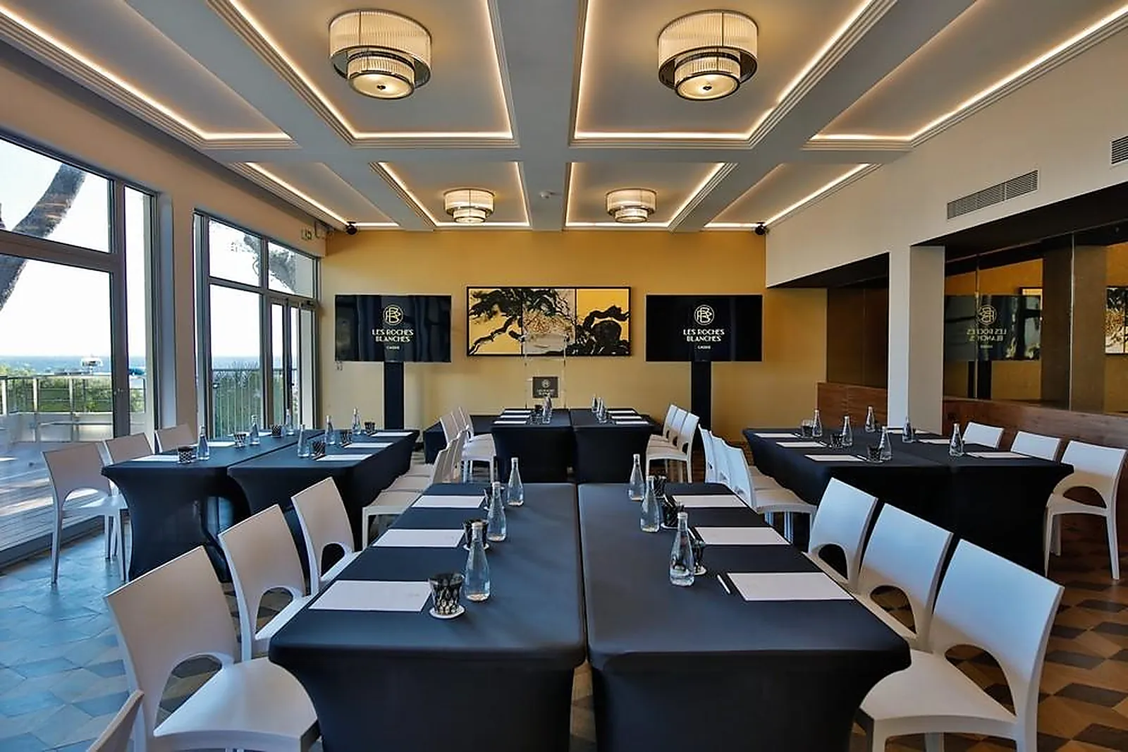 Lieux événementiels, LES ROCHES BLANCHES