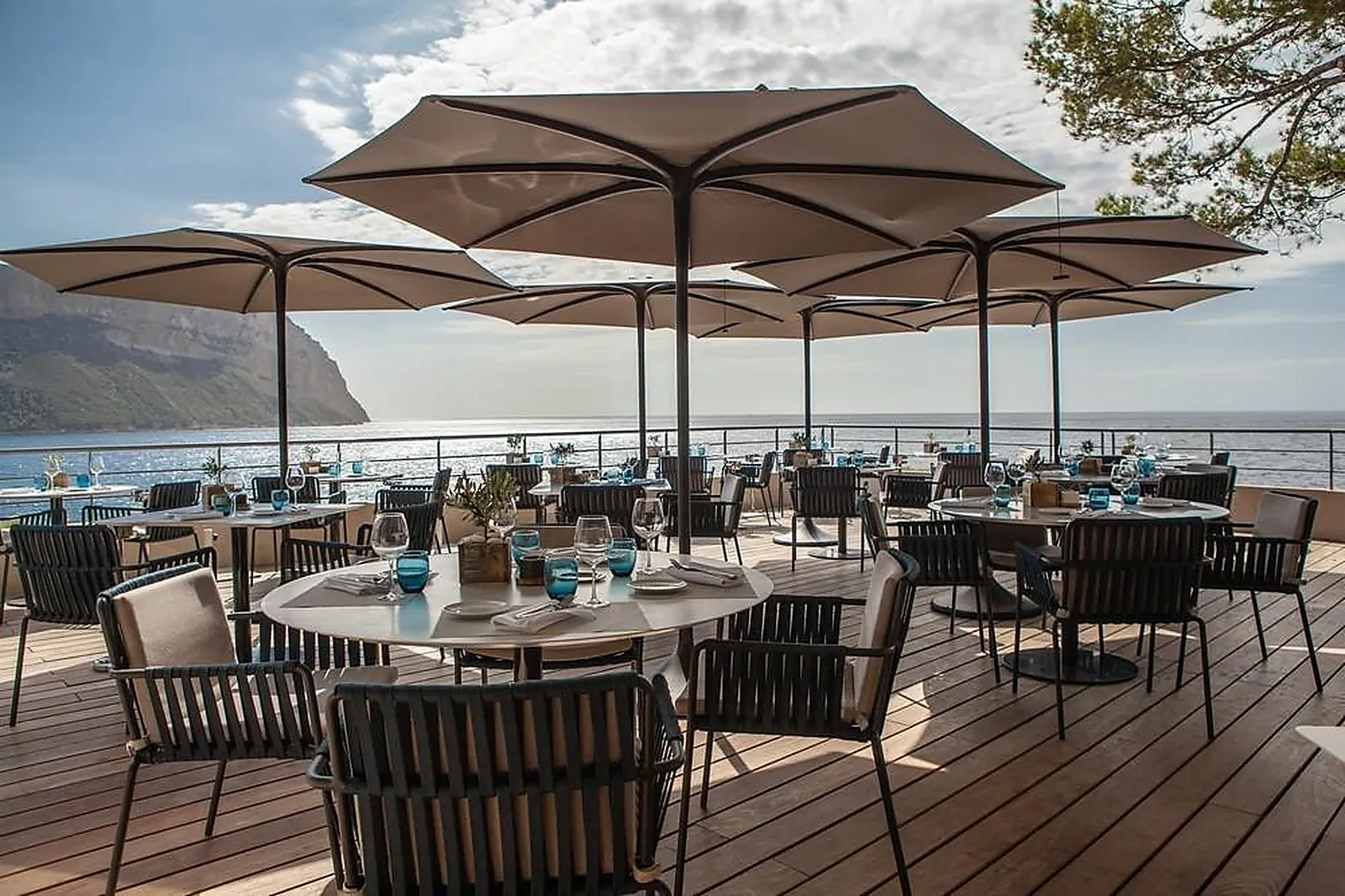 Lieux événementiels, LES ROCHES BLANCHES