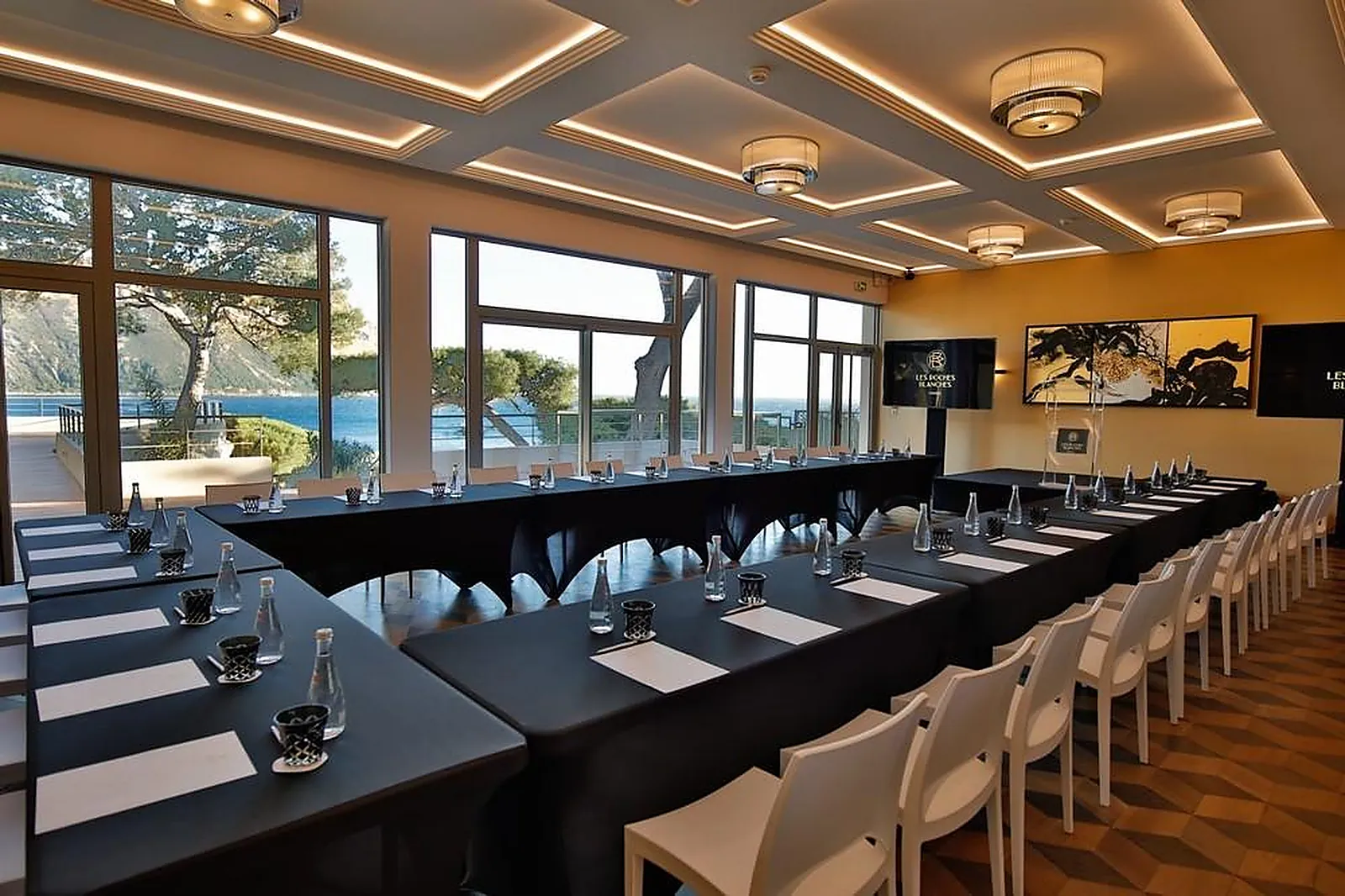 Lieux événementiels, LES ROCHES BLANCHES