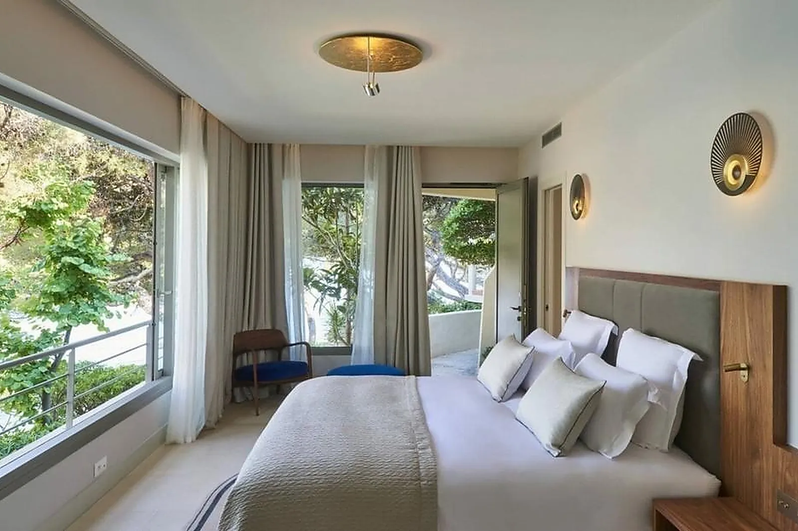 Lieux événementiels, LES ROCHES BLANCHES