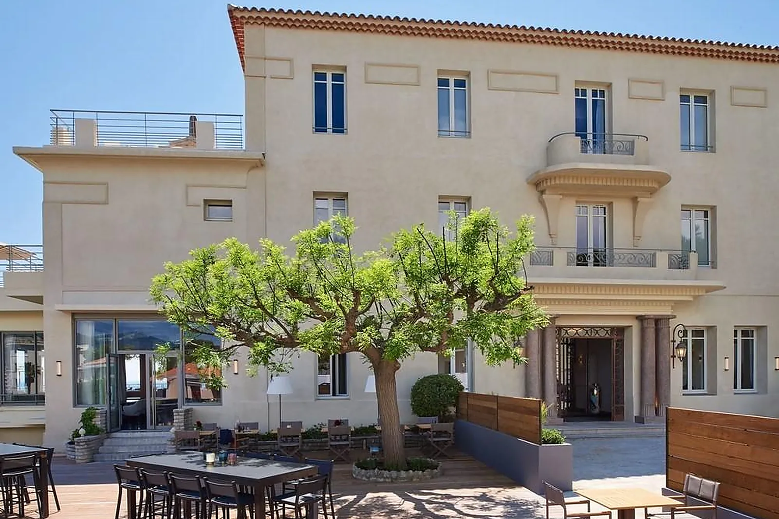 Lieux événementiels, LES ROCHES BLANCHES