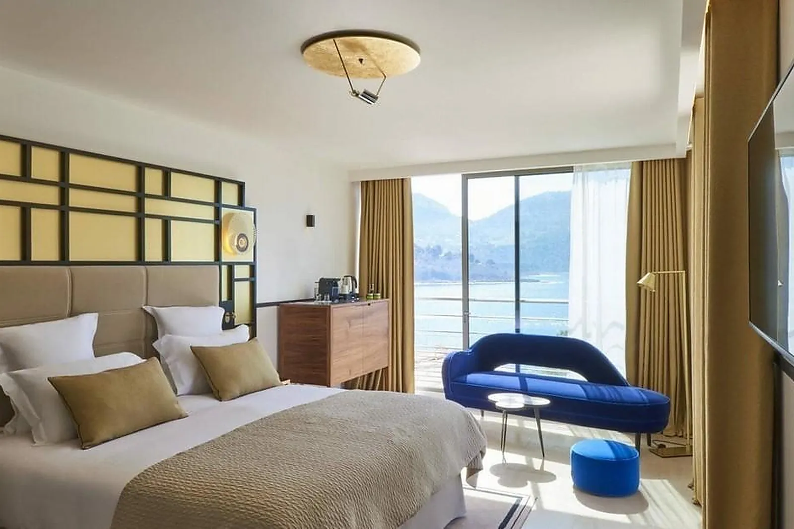 Lieux événementiels, LES ROCHES BLANCHES