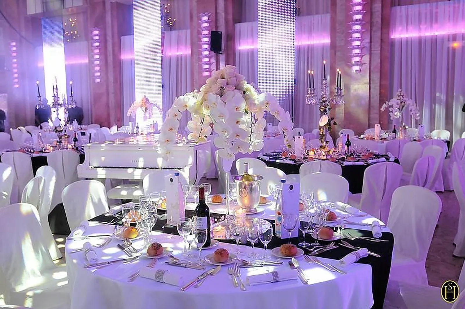 Lieux événementiels, LES SALONS HOCHE