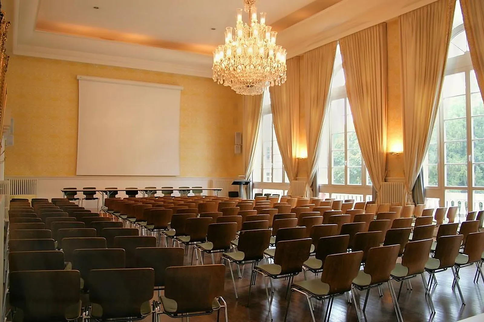 Lieux événementiels, LES SALONS DE LA SIM