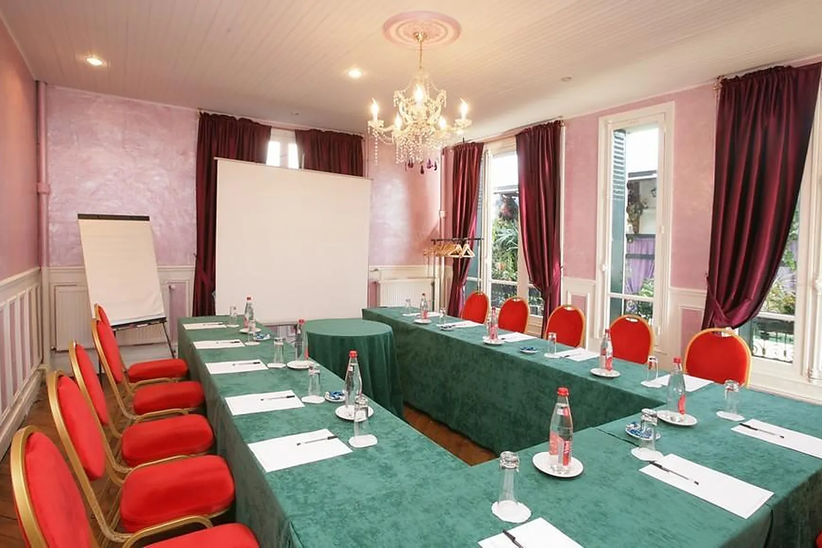 Lieux événementiels, LES SALONS DE LA TOURELLE