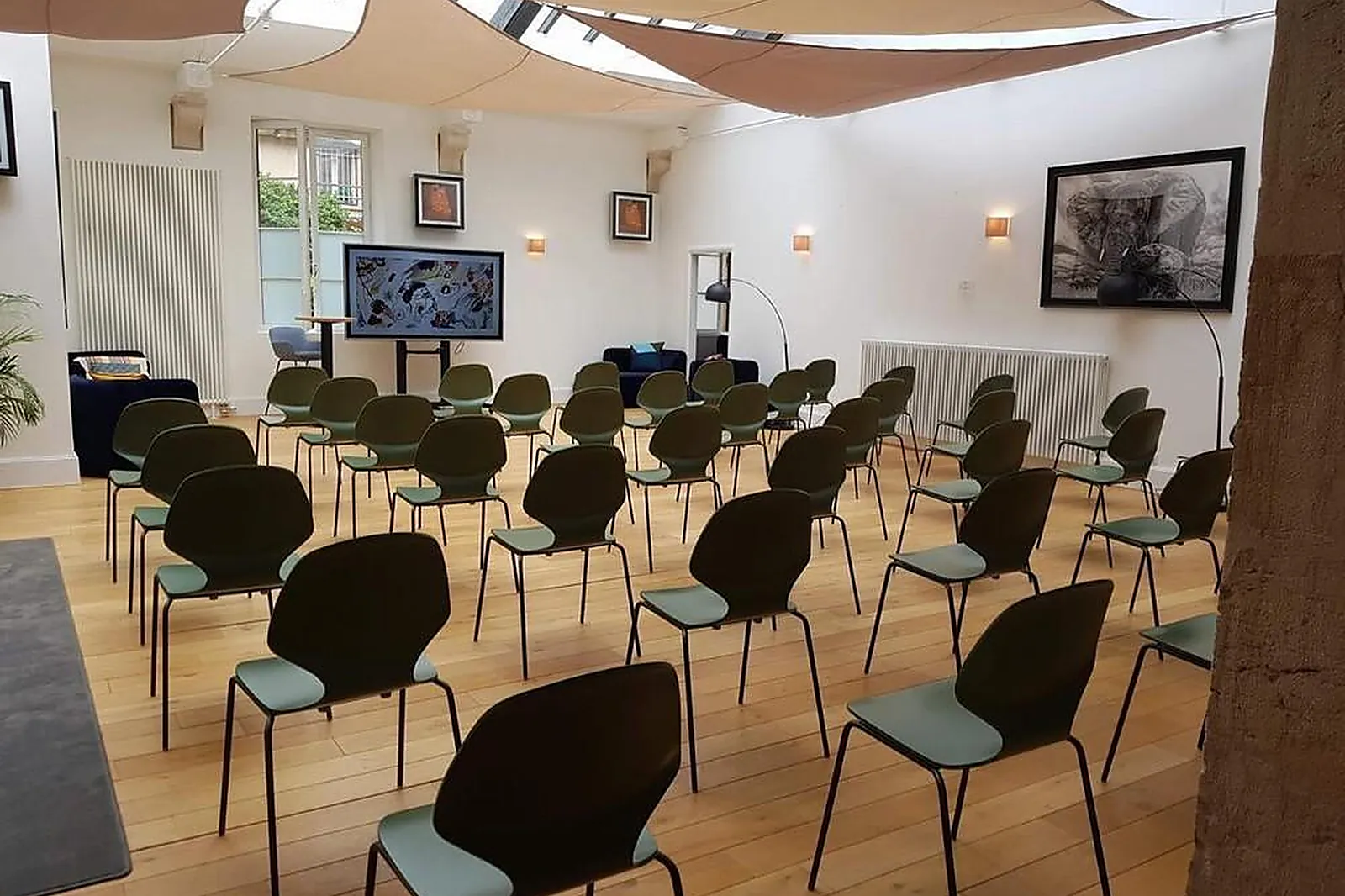 Lieux événementiels, LES SALONS DU CLOÎTRE