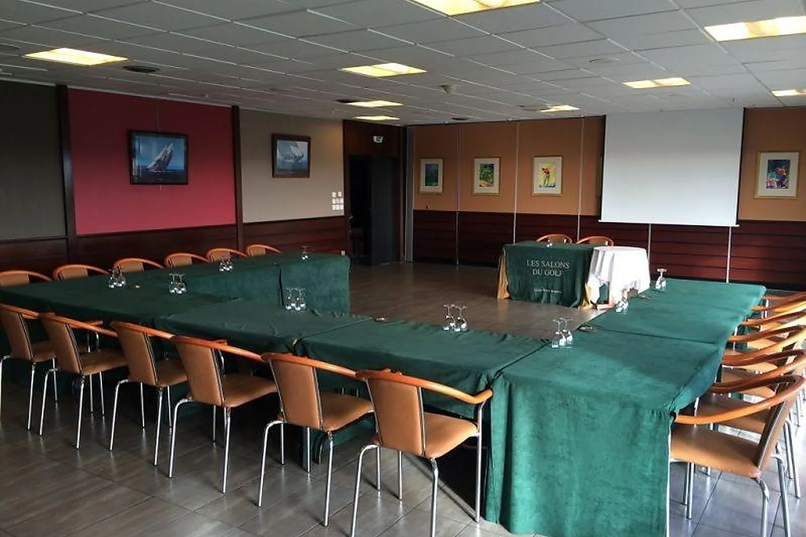 Lieux événementiels, LES SALONS DU GOLF