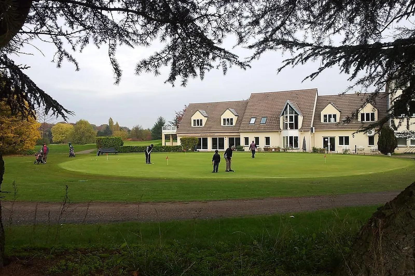 Lieux événementiels, LES SALONS DU  GOLF DE CERGY