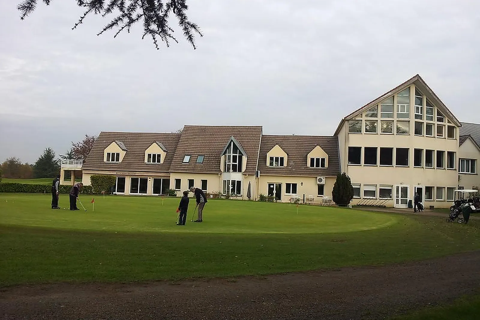 Lieux événementiels, LES SALONS DU  GOLF DE CERGY