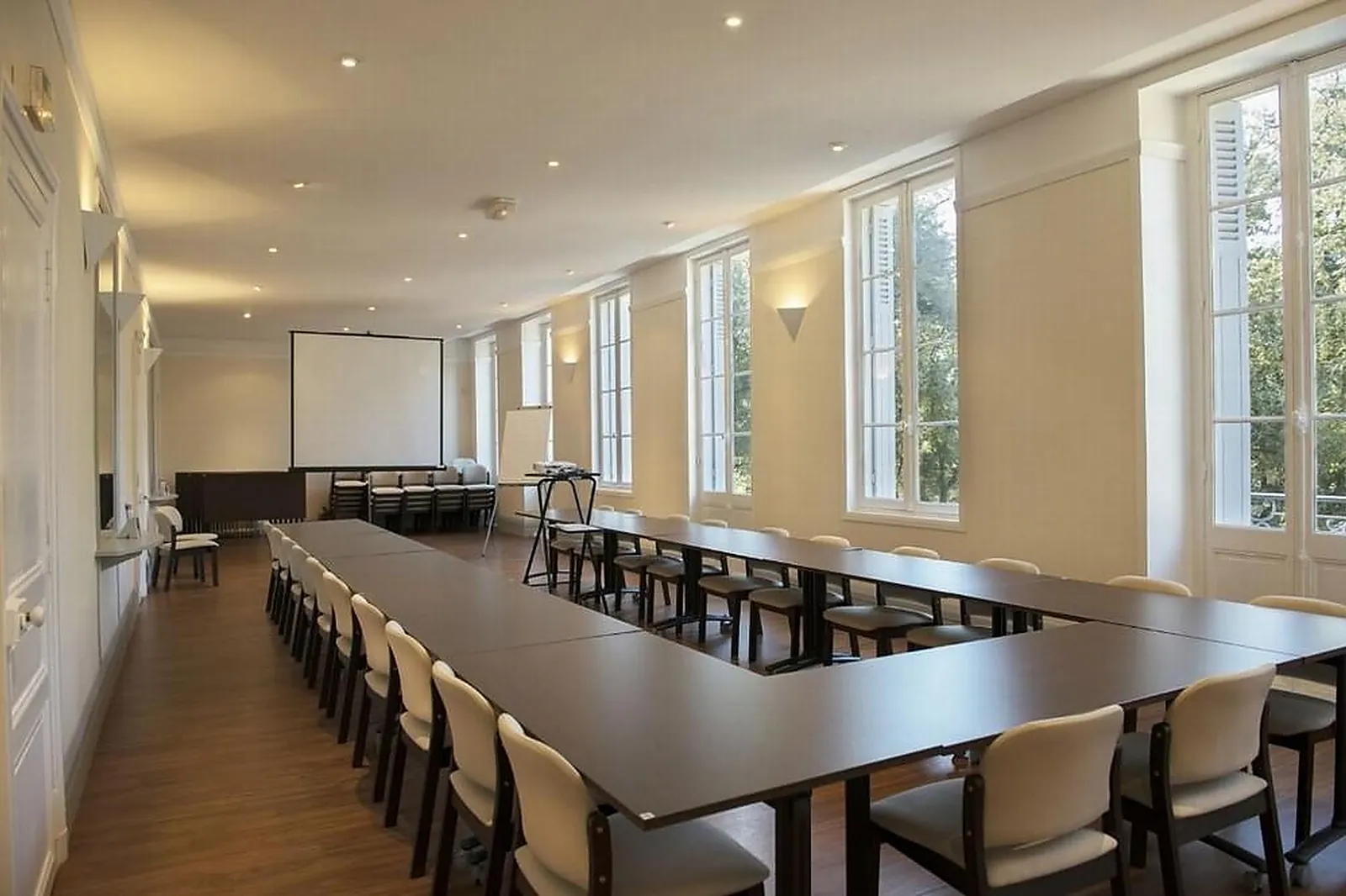 Lieux événementiels, LES SALONS DU PARC