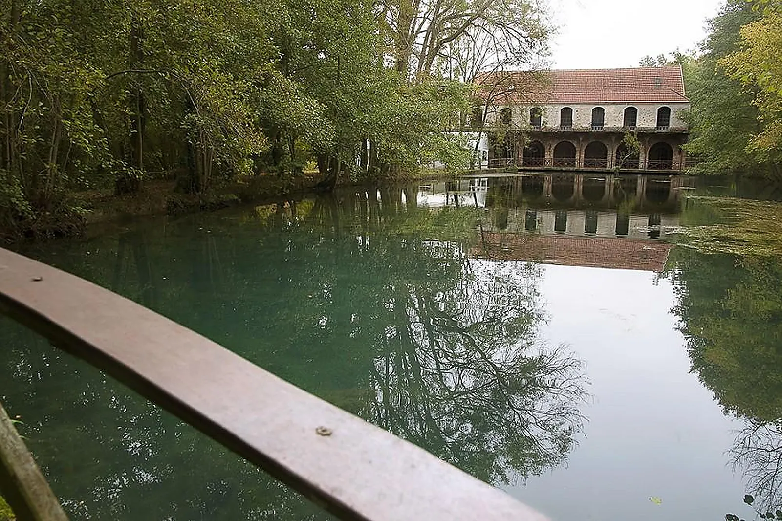 Lieux événementiels, LES SOURCES