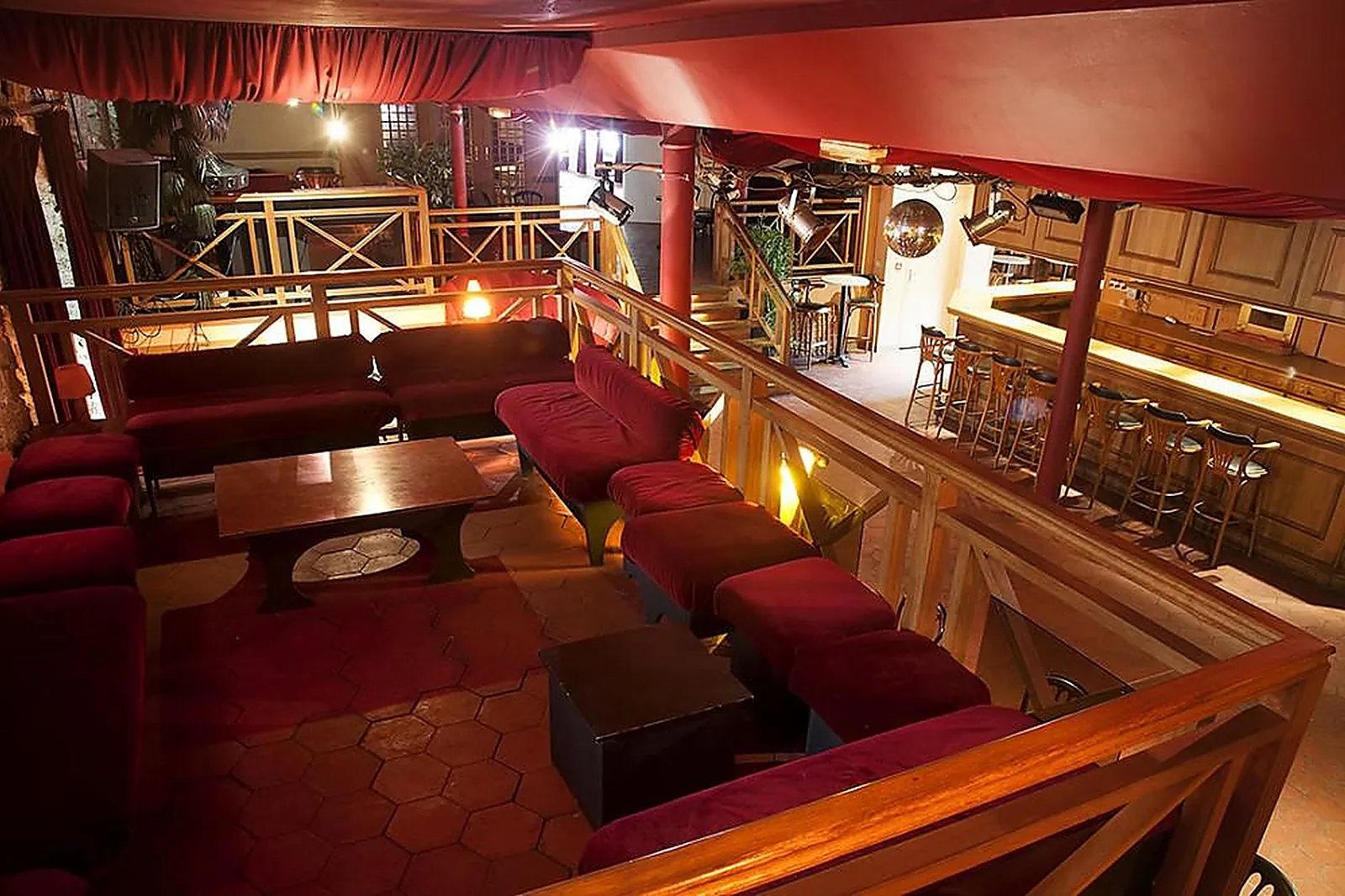 Lieux événementiels, LES SOURCES