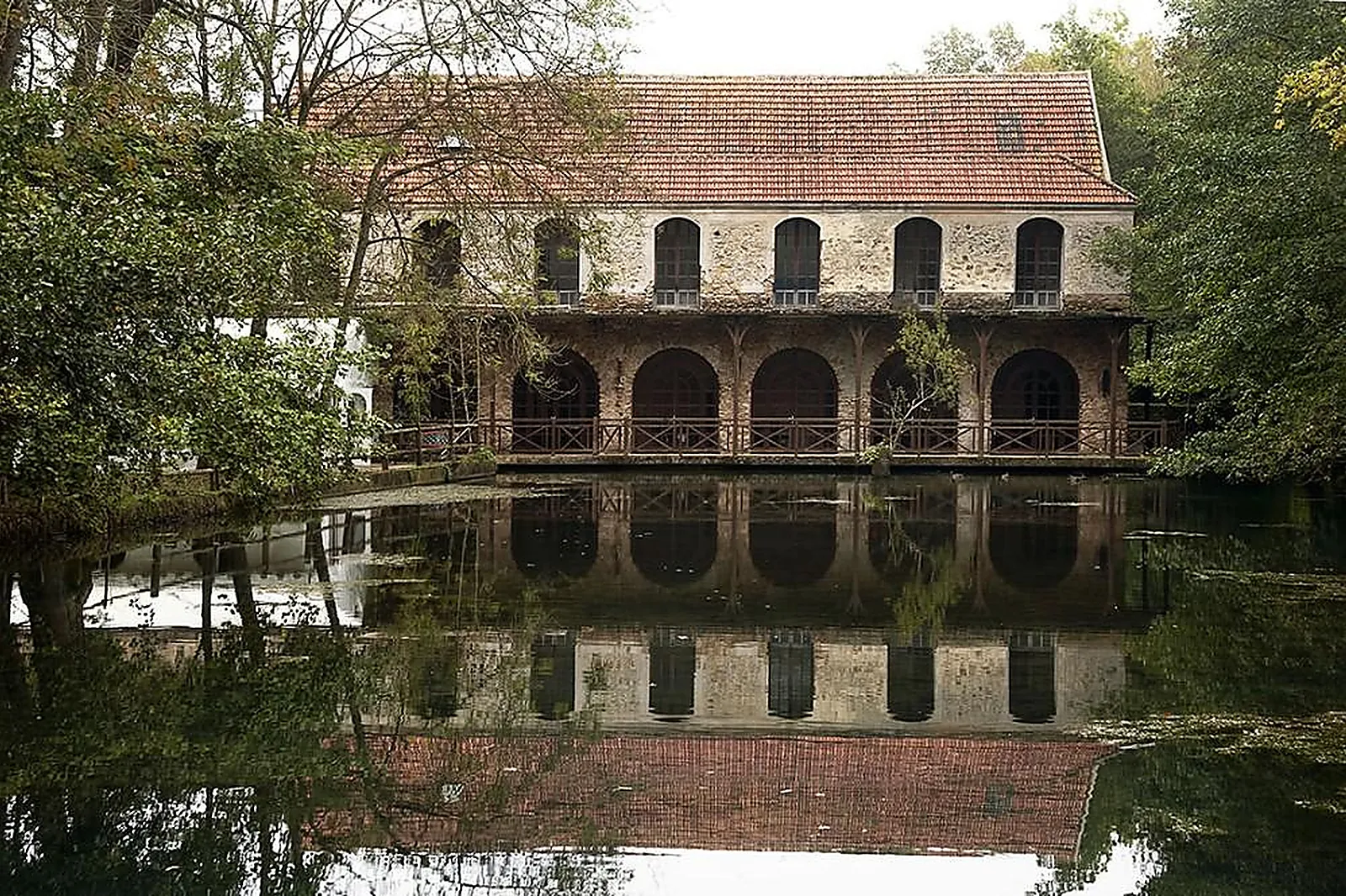 Lieux événementiels, LES SOURCES