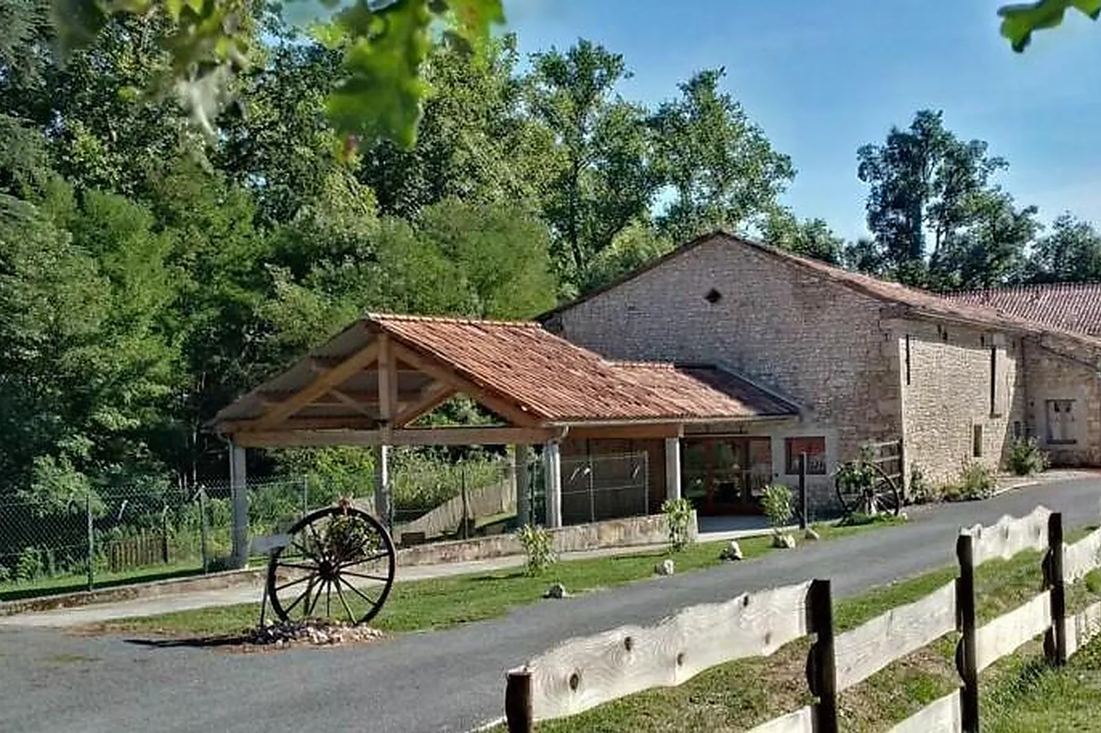 Lieux événementiels, LES TABLES DE CRÉSPIN