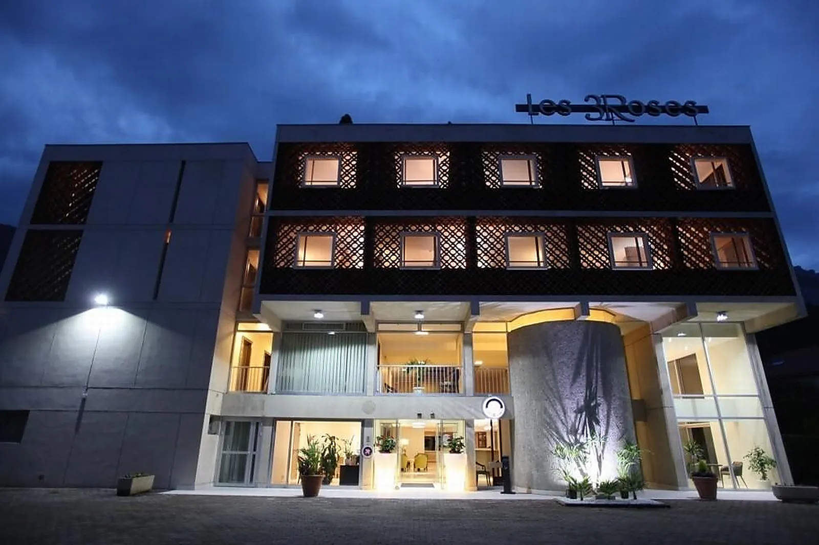 Lieux événementiels, LES TROIS ROSES