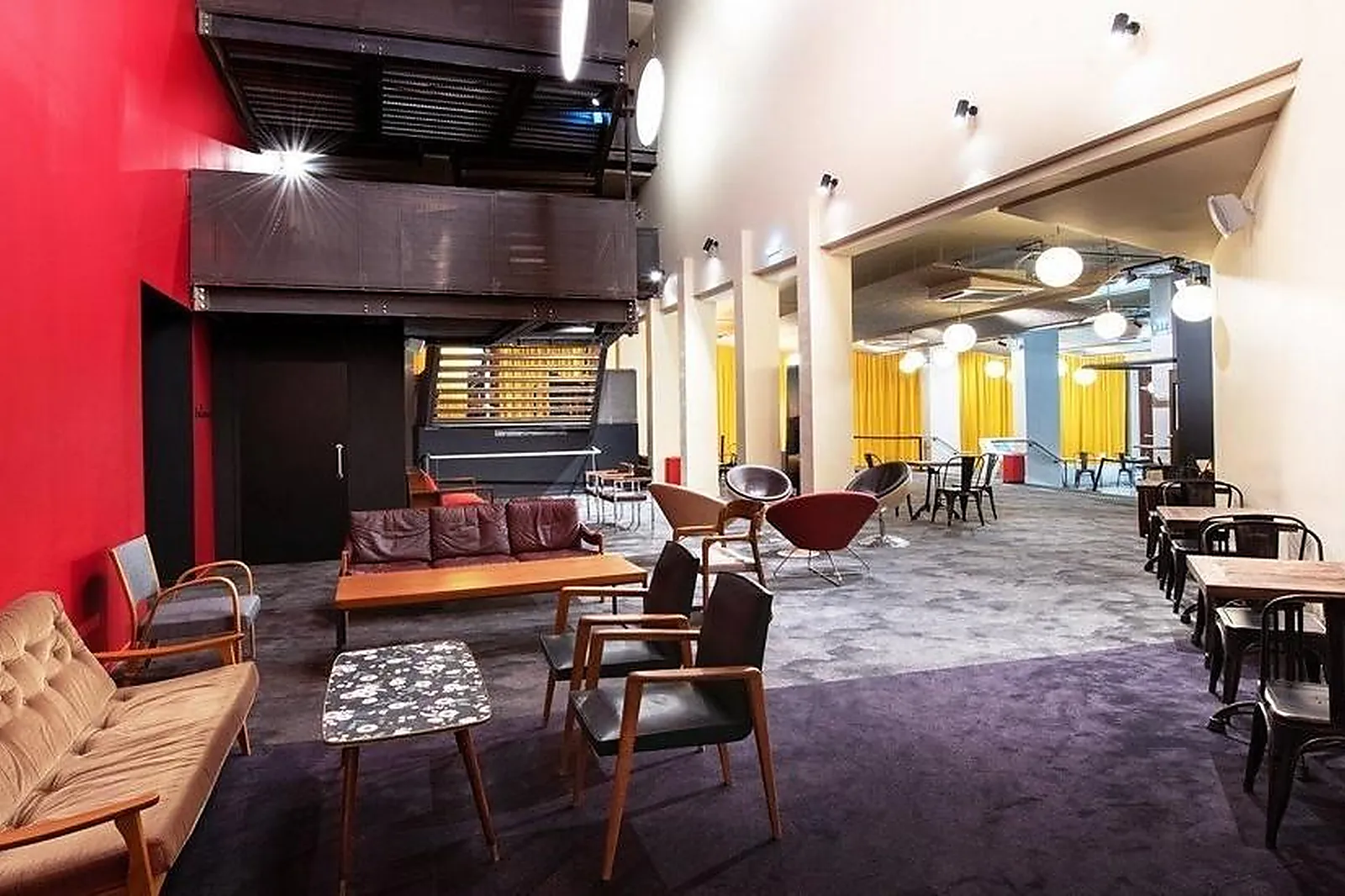 Lieux événementiels, LES VARIÉTÉS