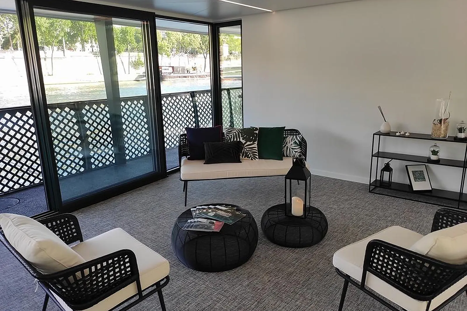 Lieux événementiels, LES VEDETTES DE PARIS