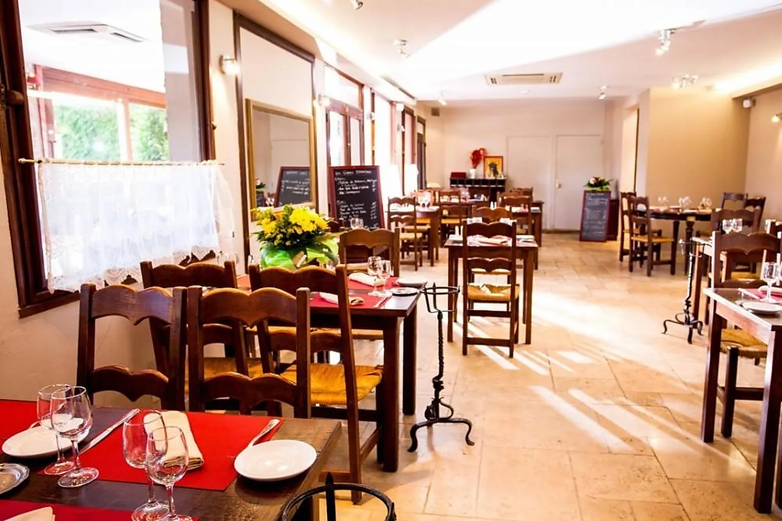 Lieux événementiels, LES VIGNES BLANCHES