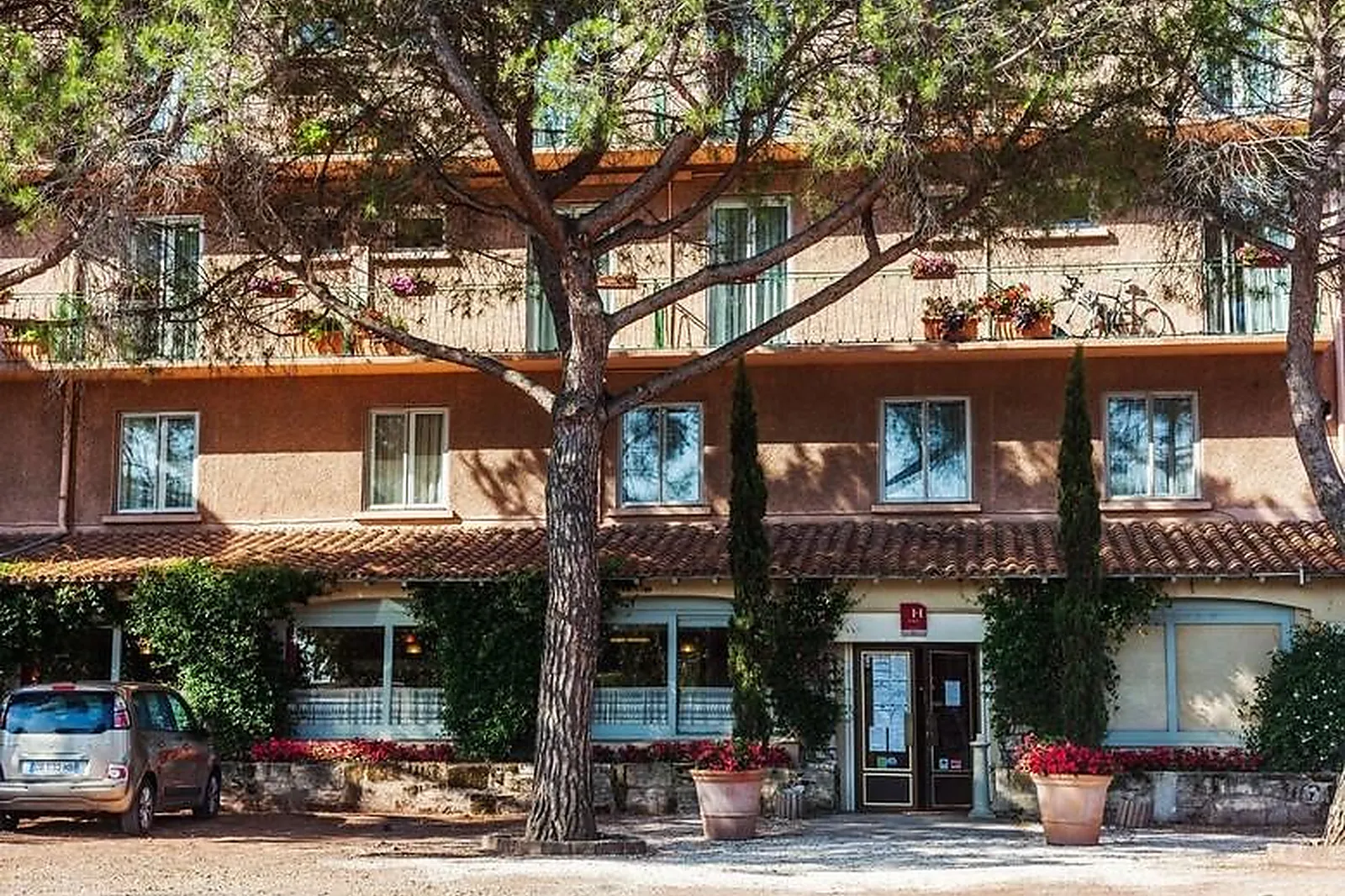 Lieux événementiels, LES VIGNES BLANCHES