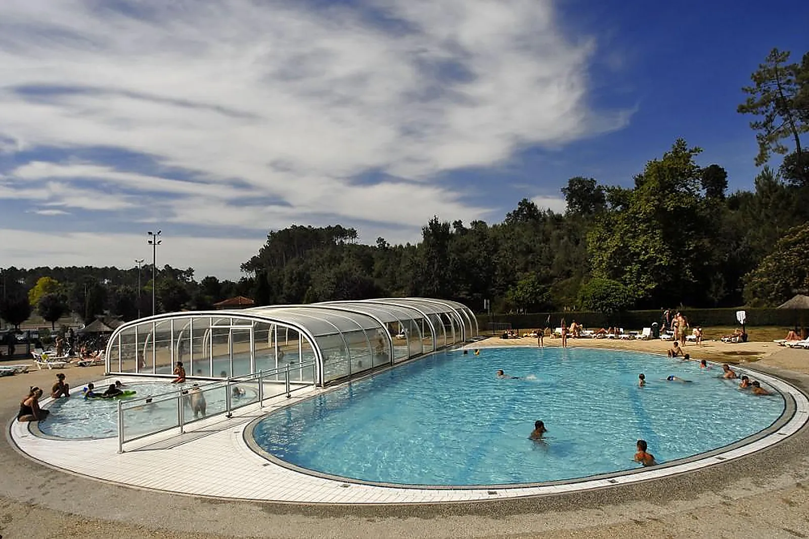 Lieux événementiels, LES VILLAGES SOUS LES PINS