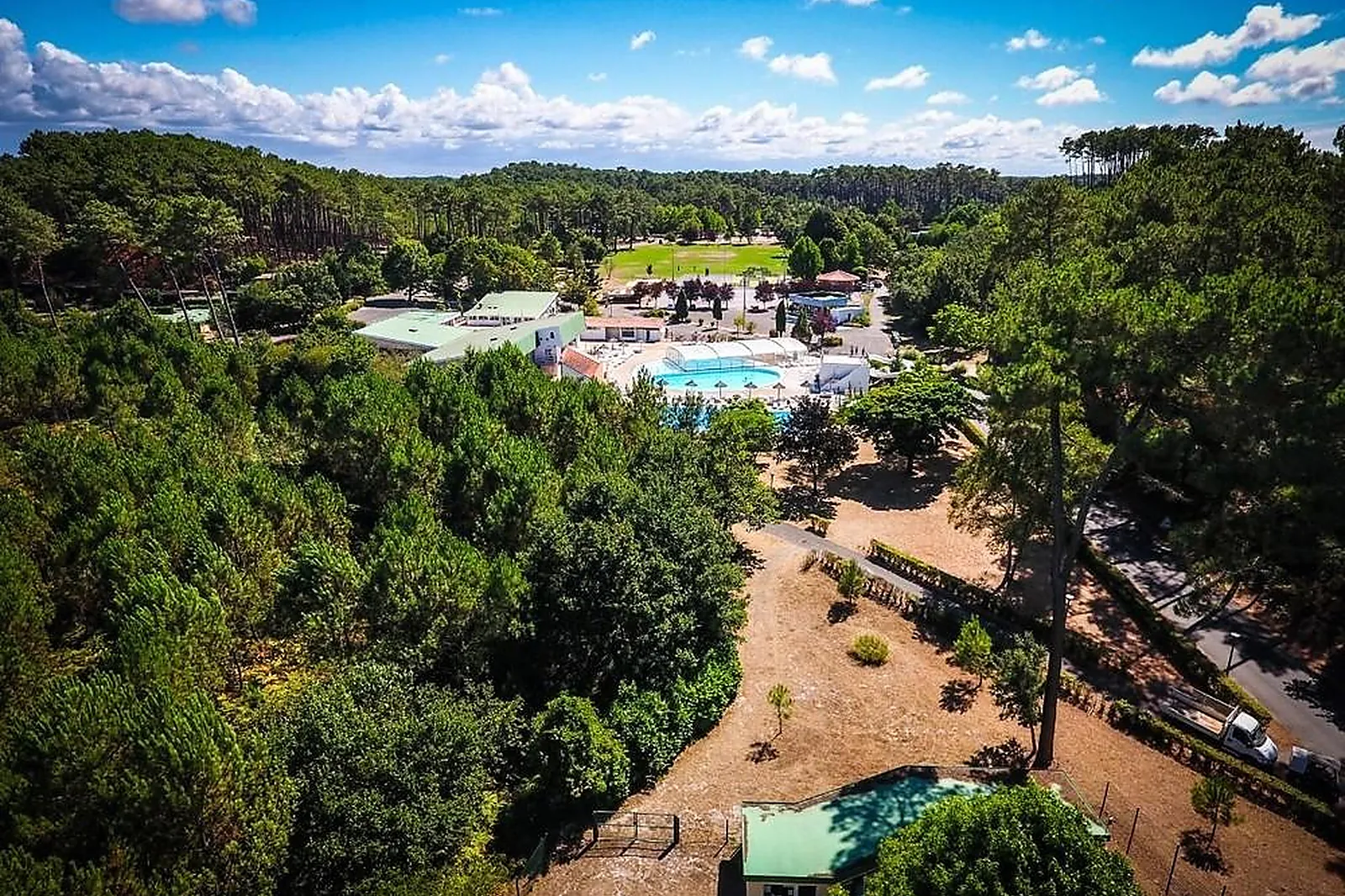 Lieux événementiels, LES VILLAGES SOUS LES PINS