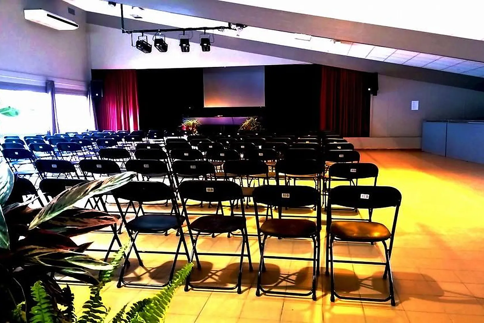 Lieux événementiels, LES VILLAGES SOUS LES PINS