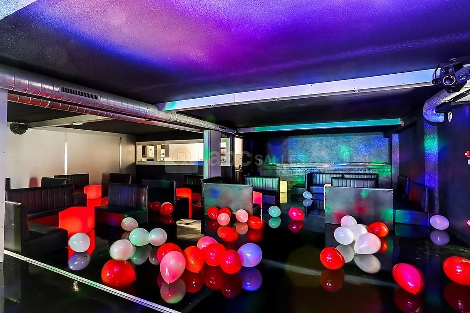 Lieux événementiels, LES VILLAGES SOUS LES PINS