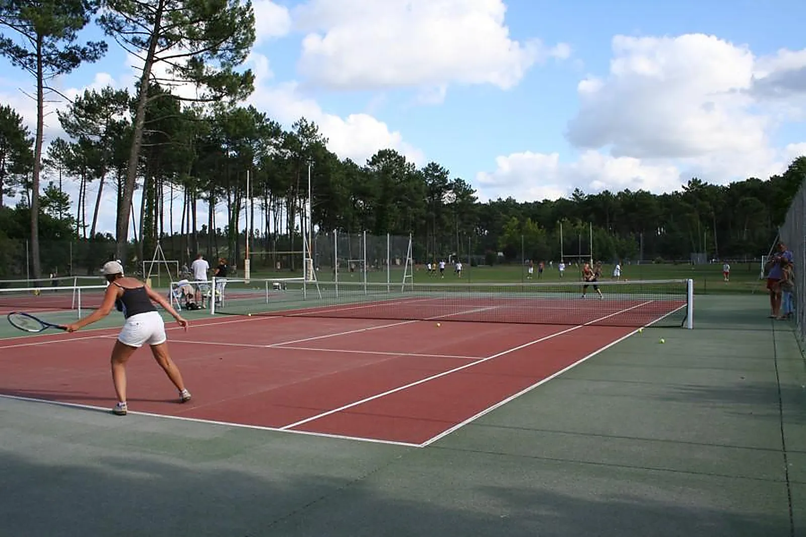 Lieux événementiels, LES VILLAGES SOUS LES PINS