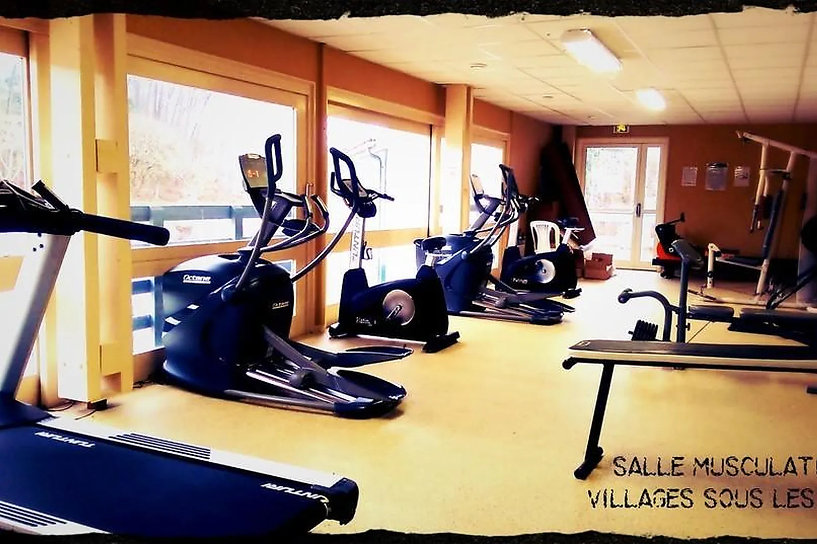 Lieux événementiels, LES VILLAGES SOUS LES PINS