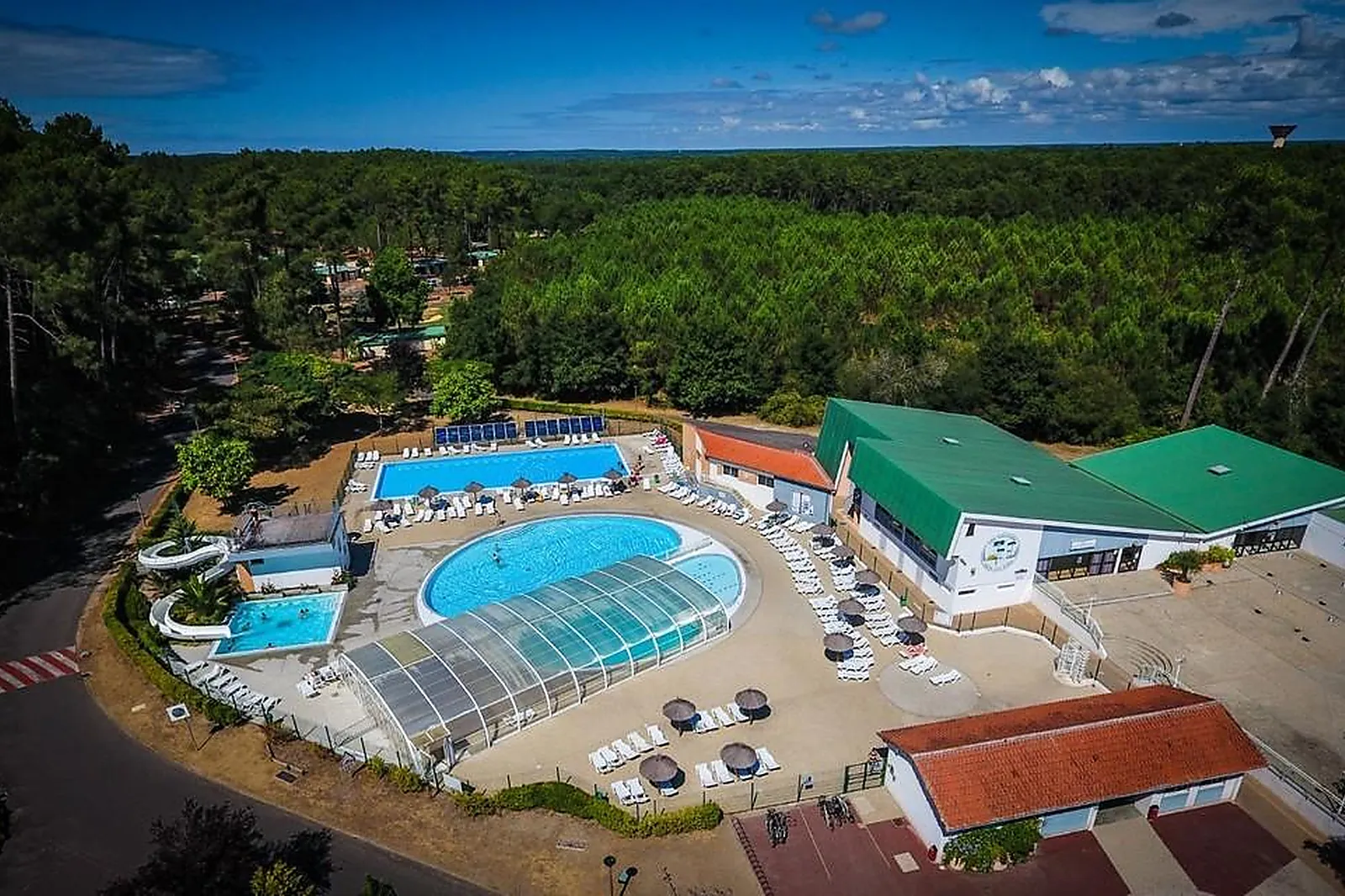 Lieux événementiels, LES VILLAGES SOUS LES PINS