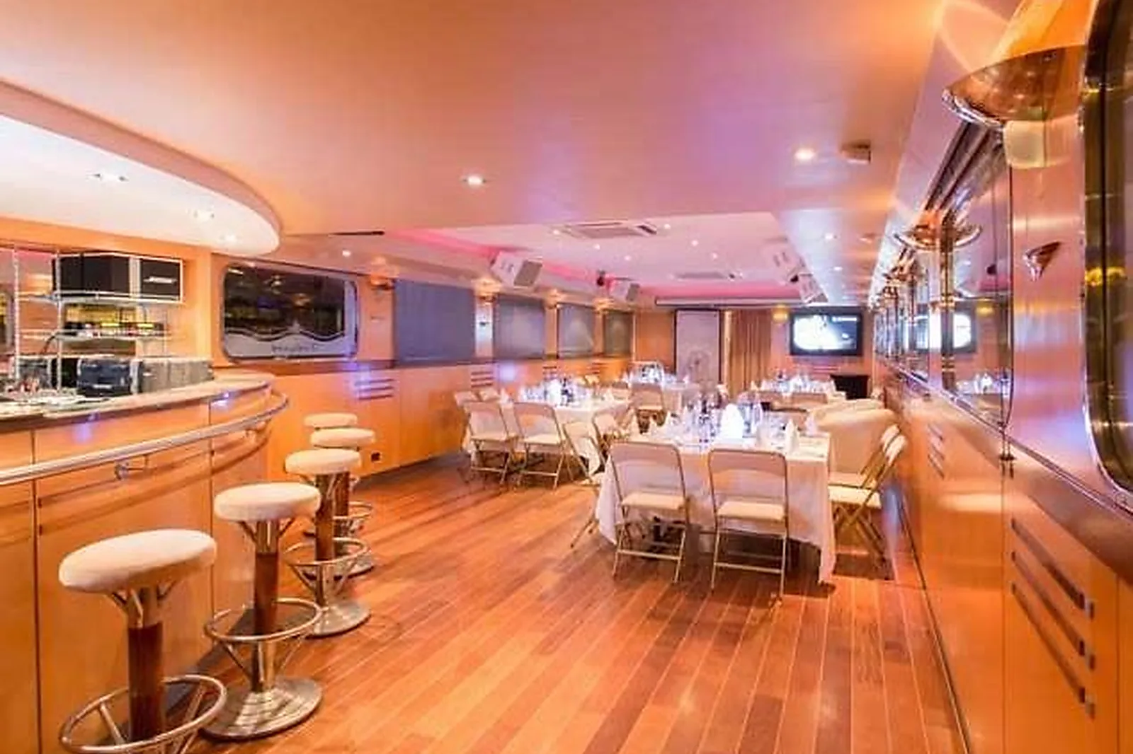 Lieux événementiels, LES YACHTS DE LYON