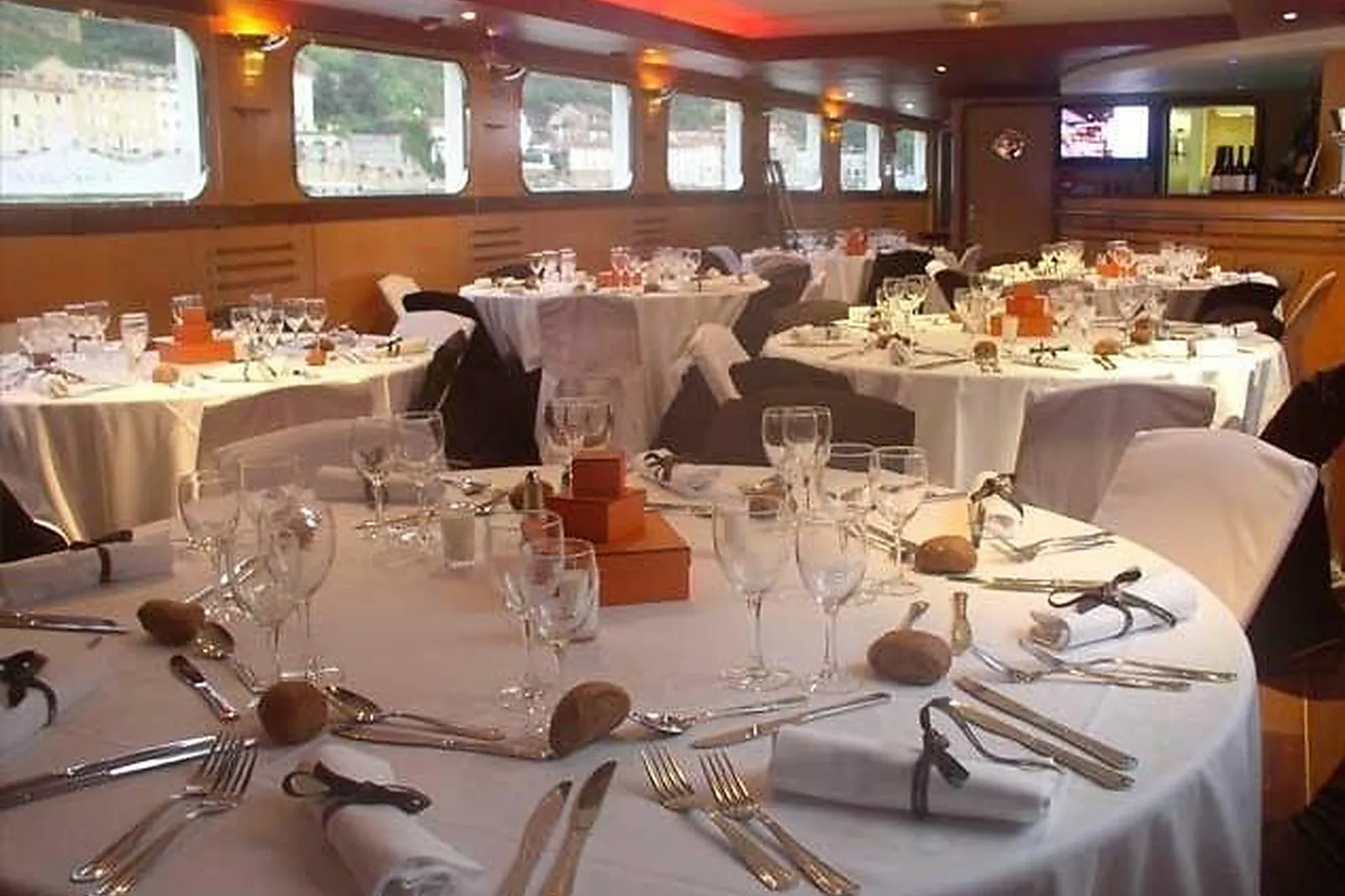 Lieux événementiels, LES YACHTS DE LYON