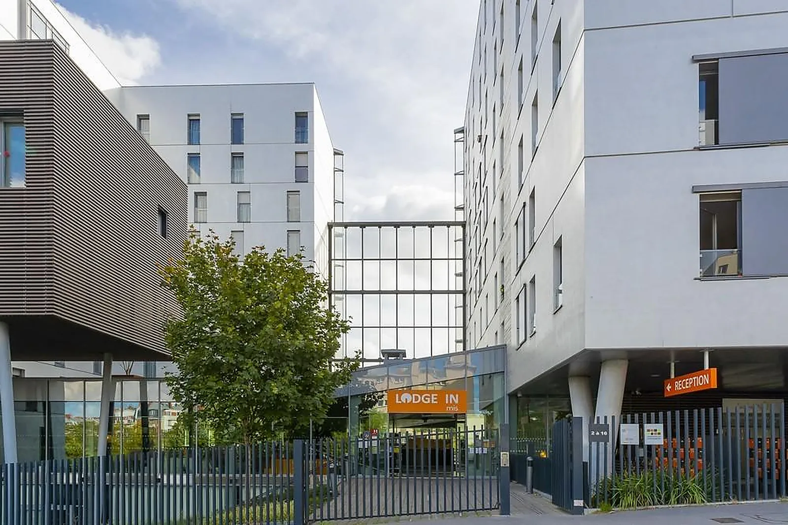 Lieux événementiels, LODGE IN PARIS