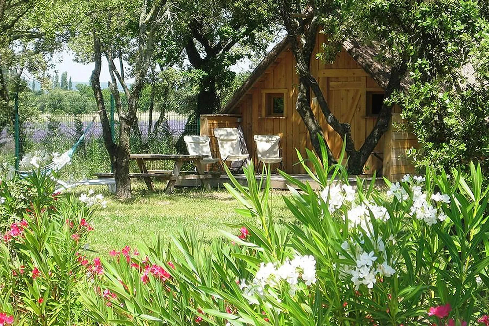 Lieux événementiels, LODGES EN PROVENCE & SPA