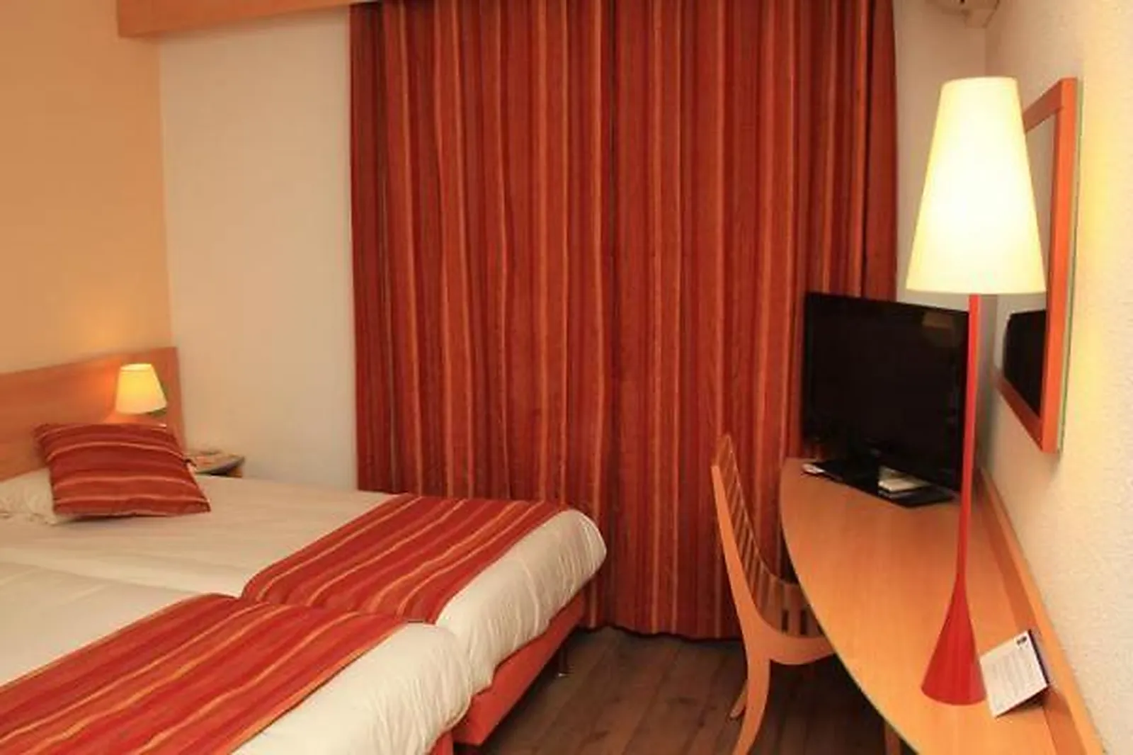 Lieux événementiels, LOGIS HOTEL UZES PONT DU GARD