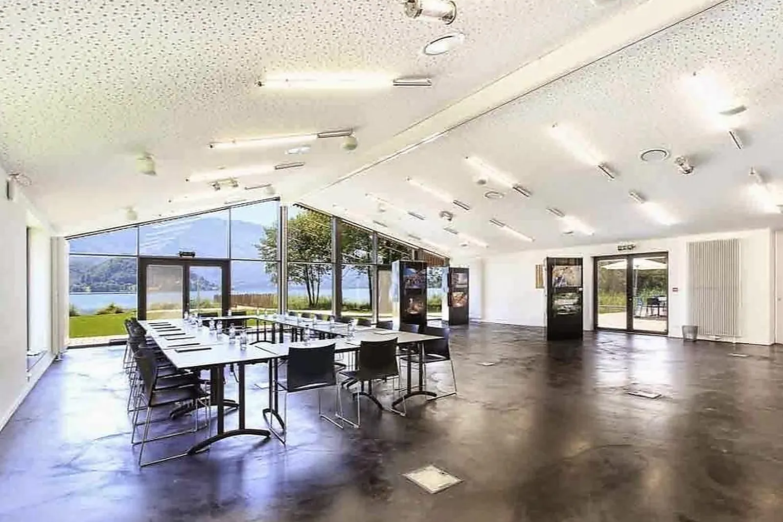 Lieux événementiels, MAISON DU LAC