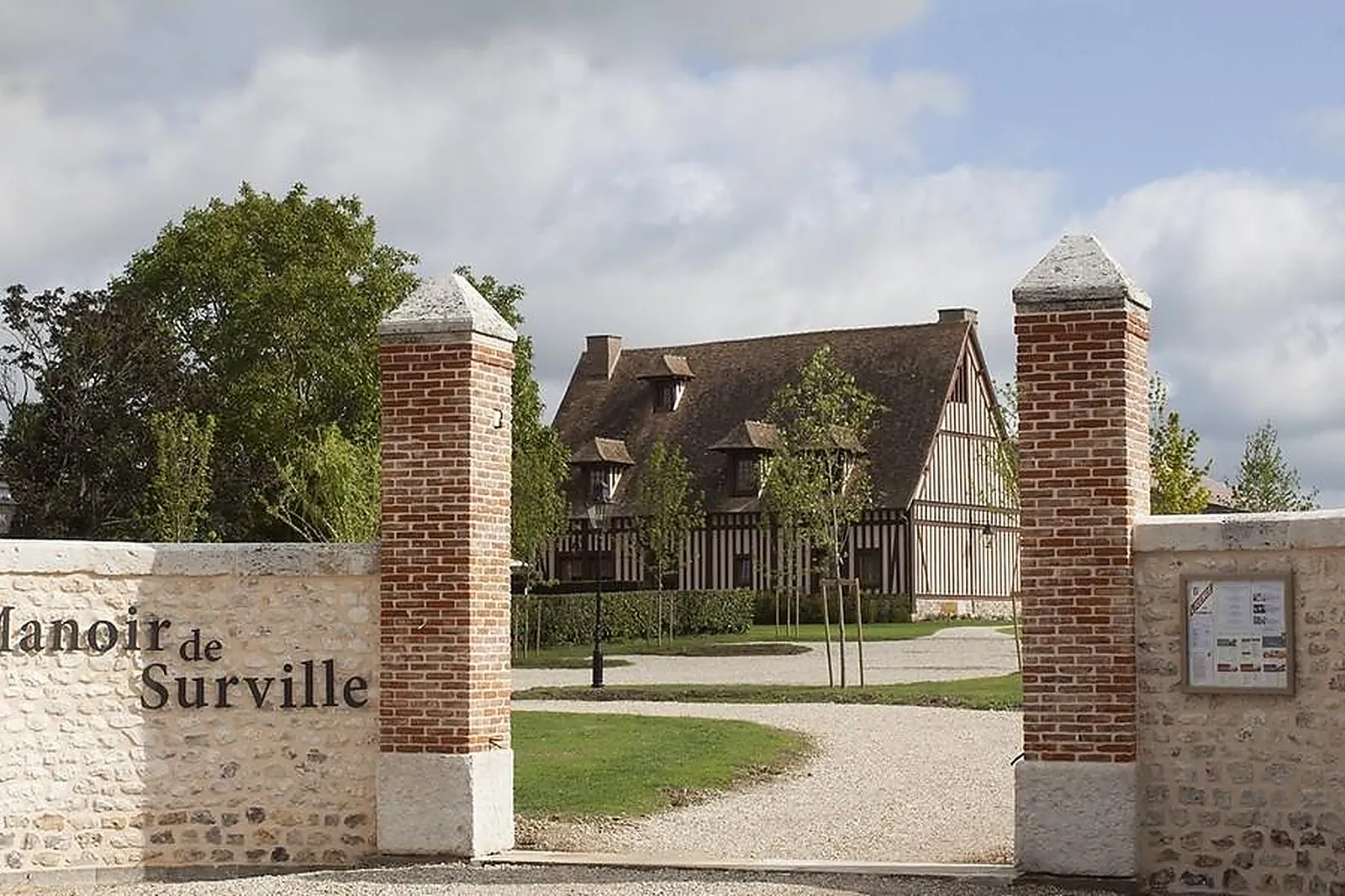 Lieux événementiels, MANOIR DE SURVILLE