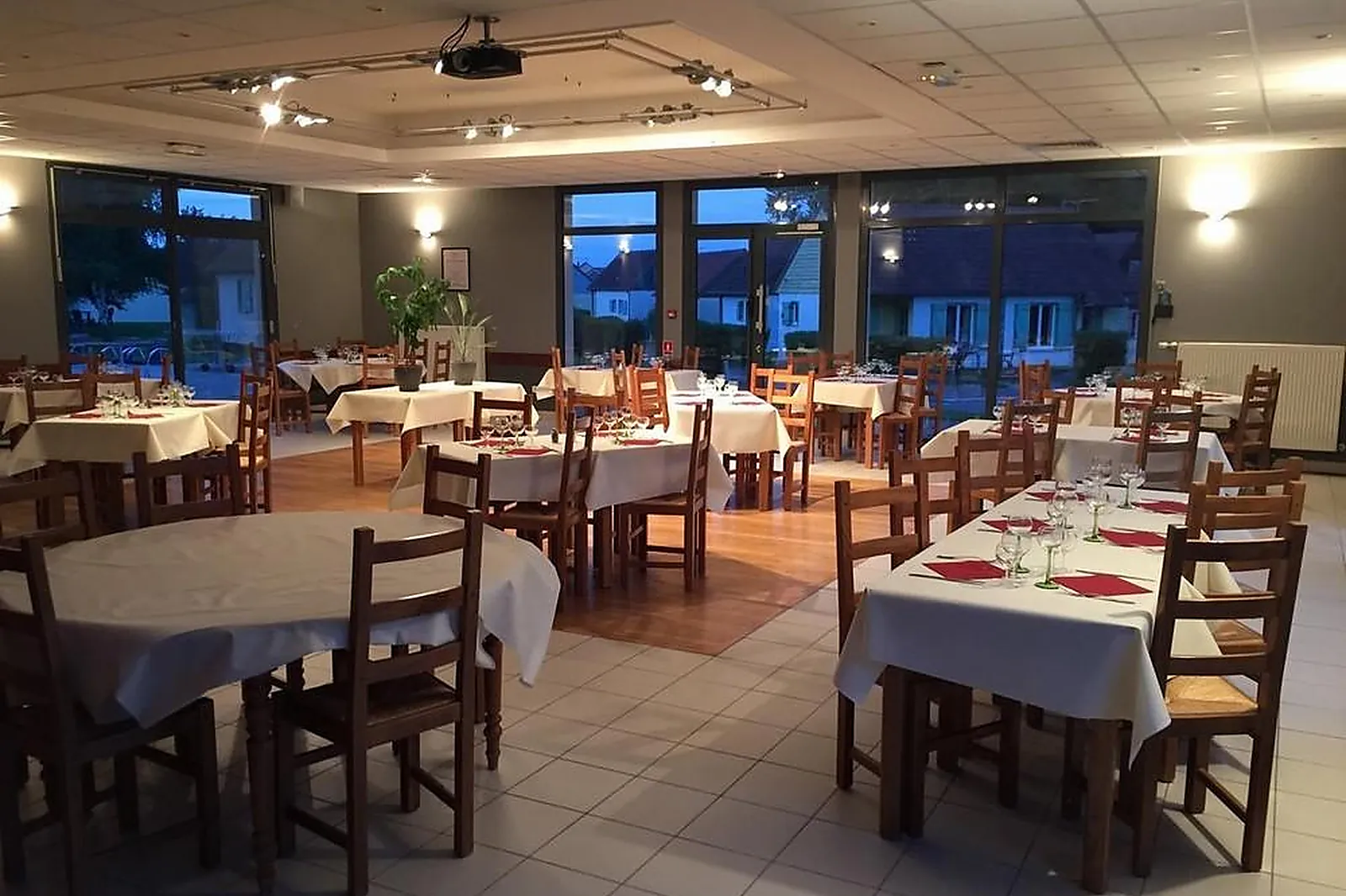 Lieux événementiels, MARINA HOLYDER