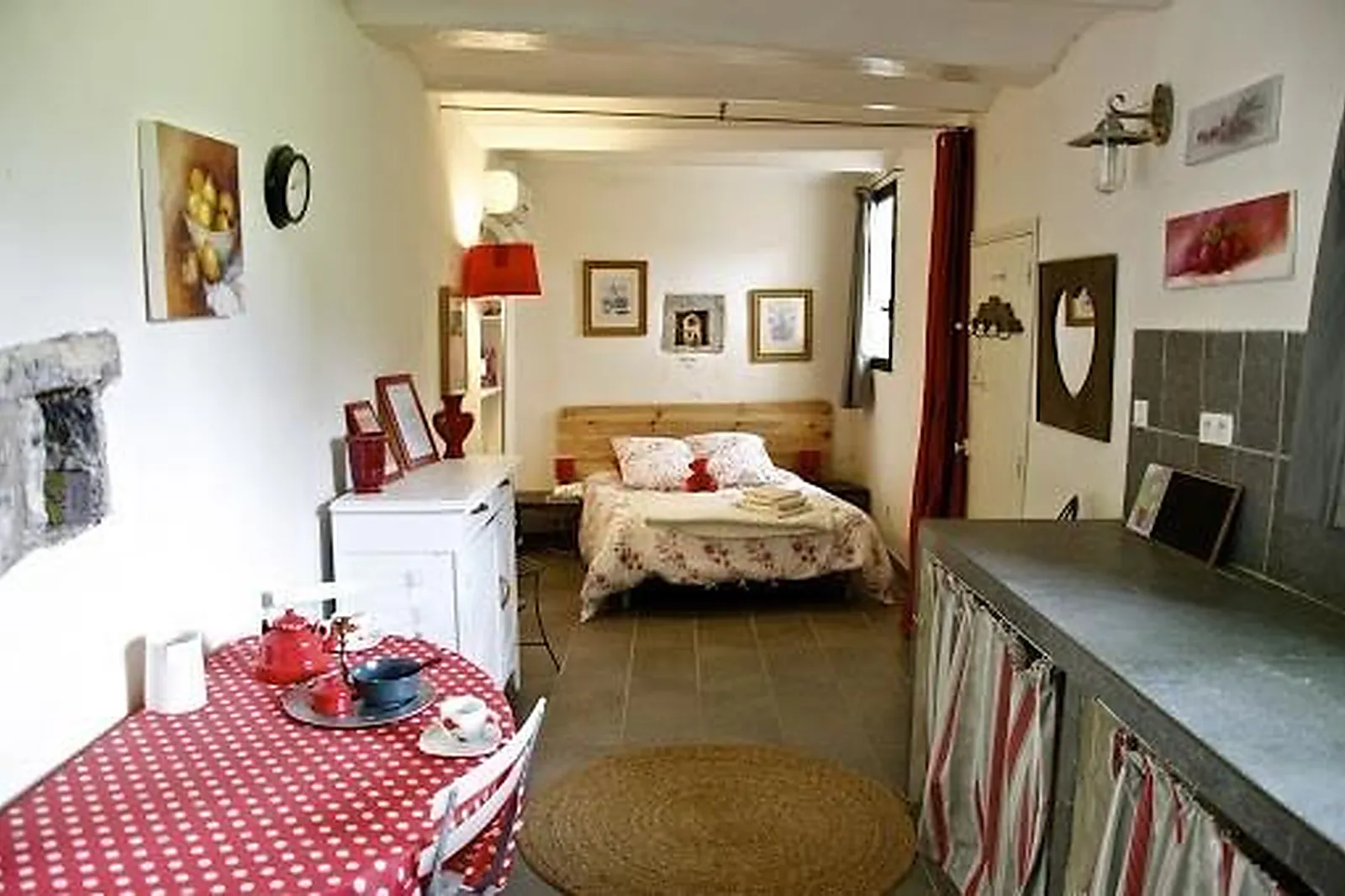 Lieux événementiels, MAS DES VIOLETTES