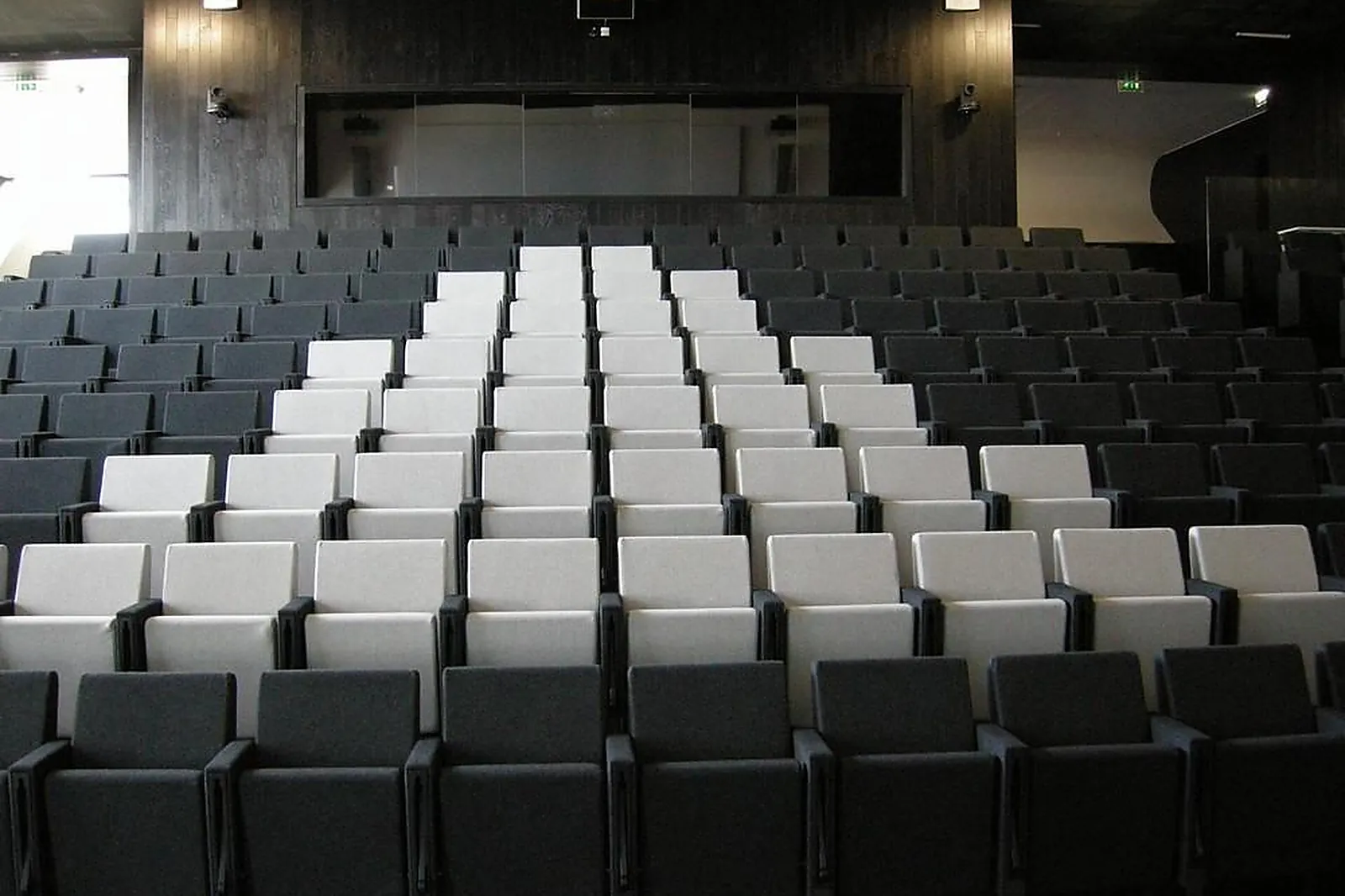 Lieux événementiels, MÉDIATHÈQUE PIERRESVIVES