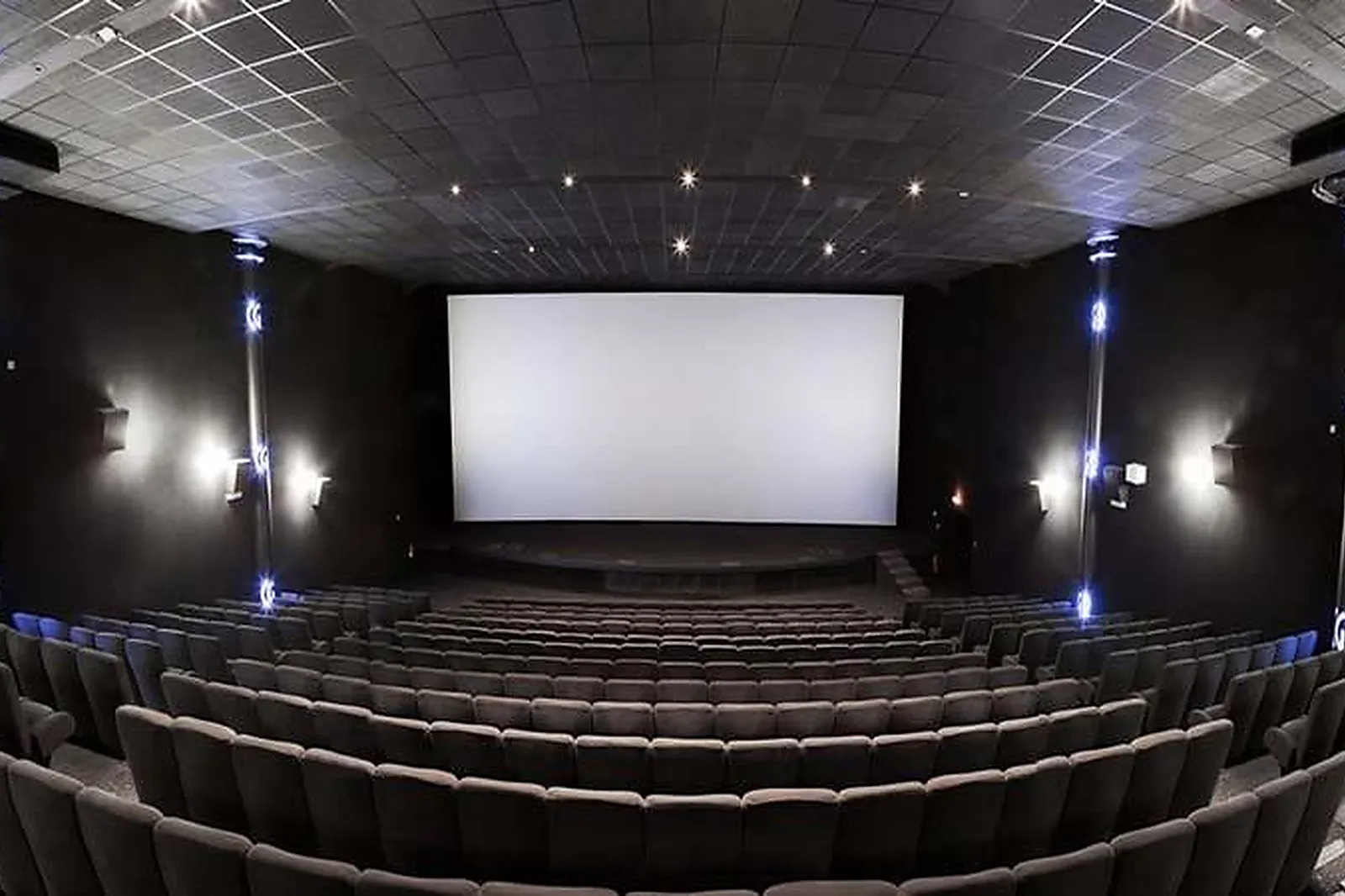 Lieux événementiels, MÉGA CGR ANGOULÊME